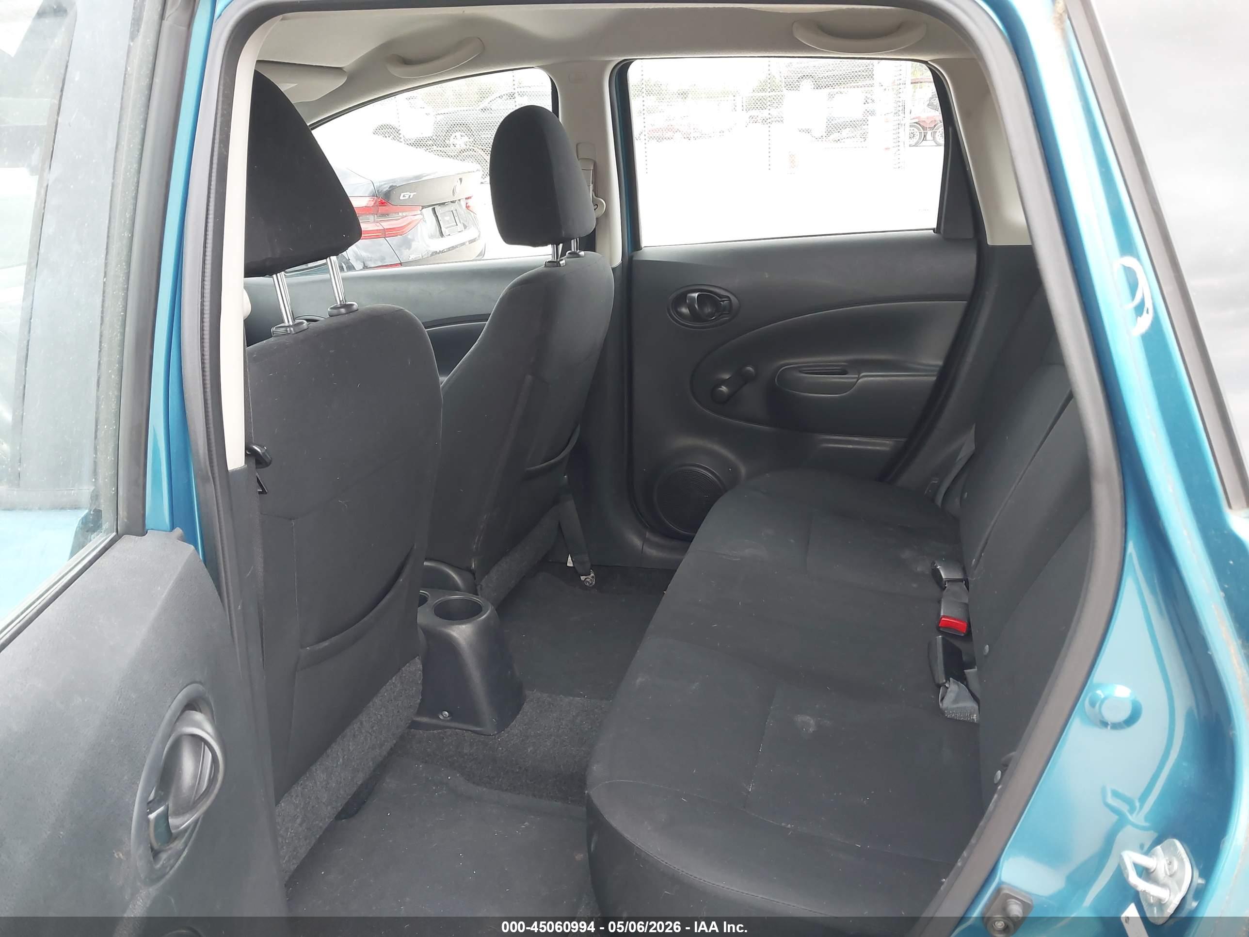 NISSAN VERSA image 8