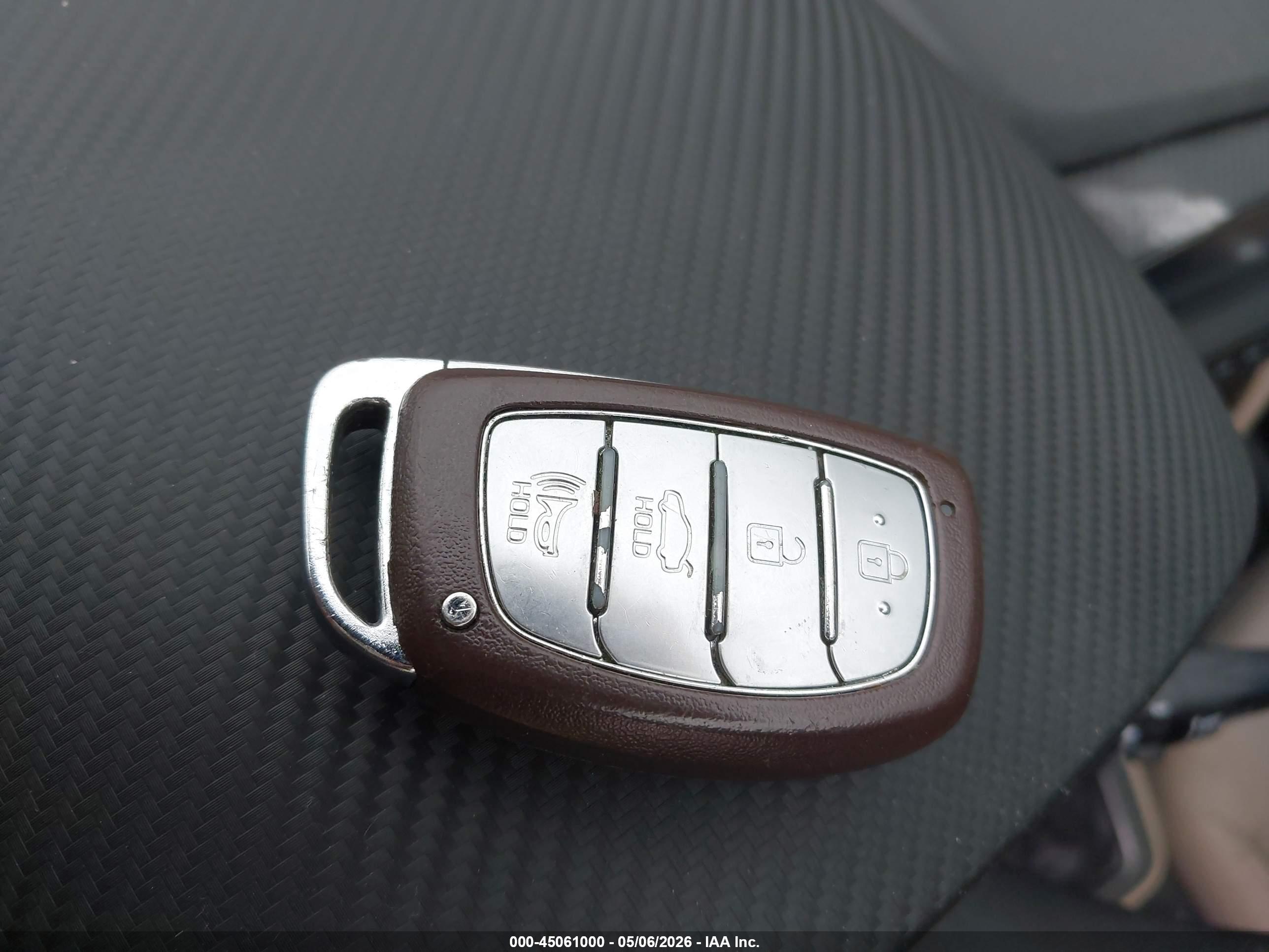 HYUNDAI ELANTRA image 11