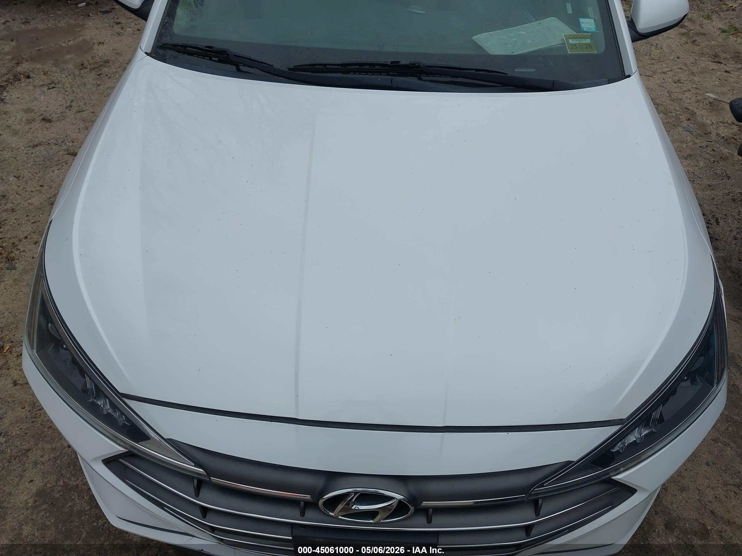 HYUNDAI ELANTRA image 6