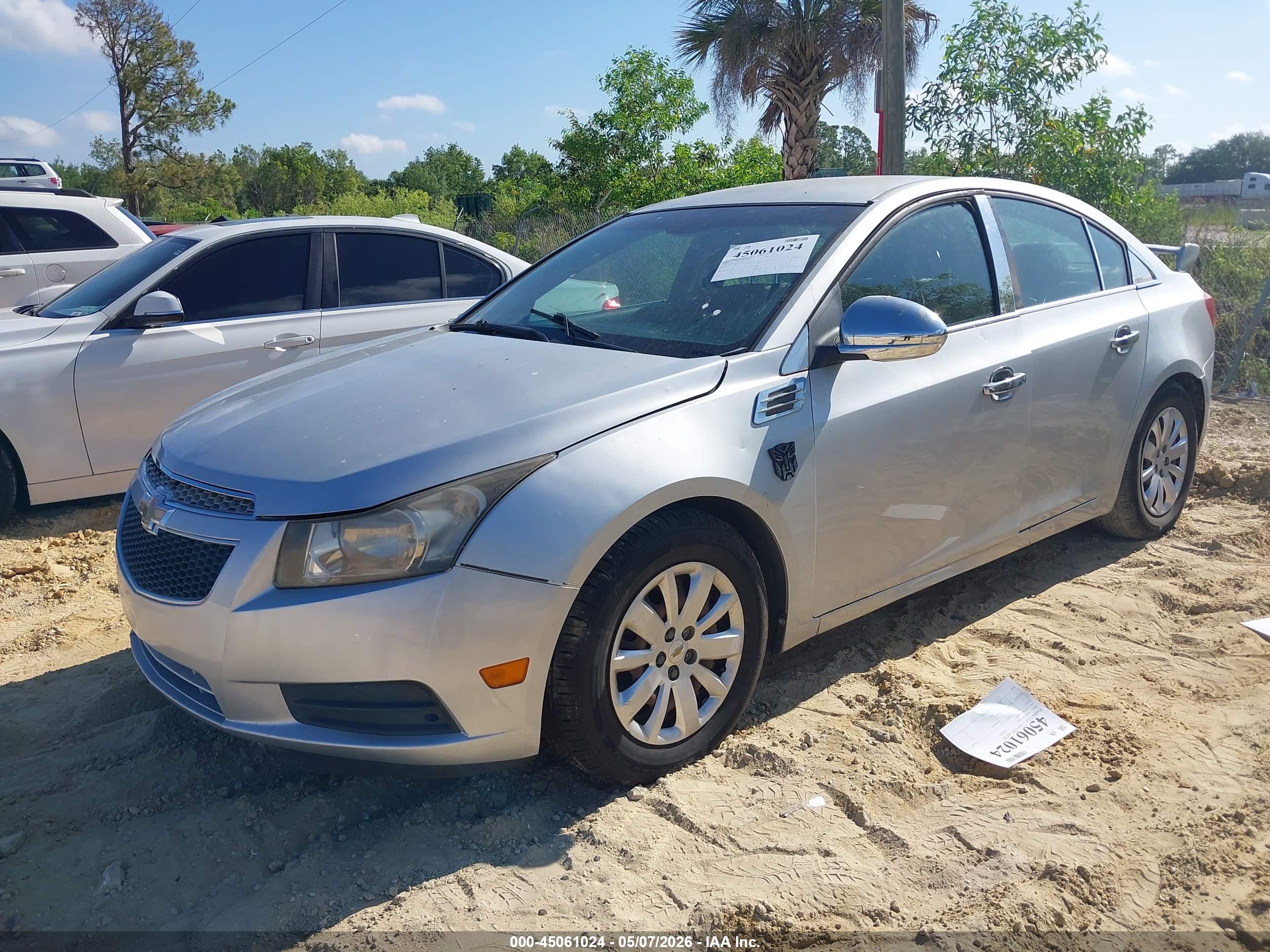 CHEVROLET CRUZE image 2