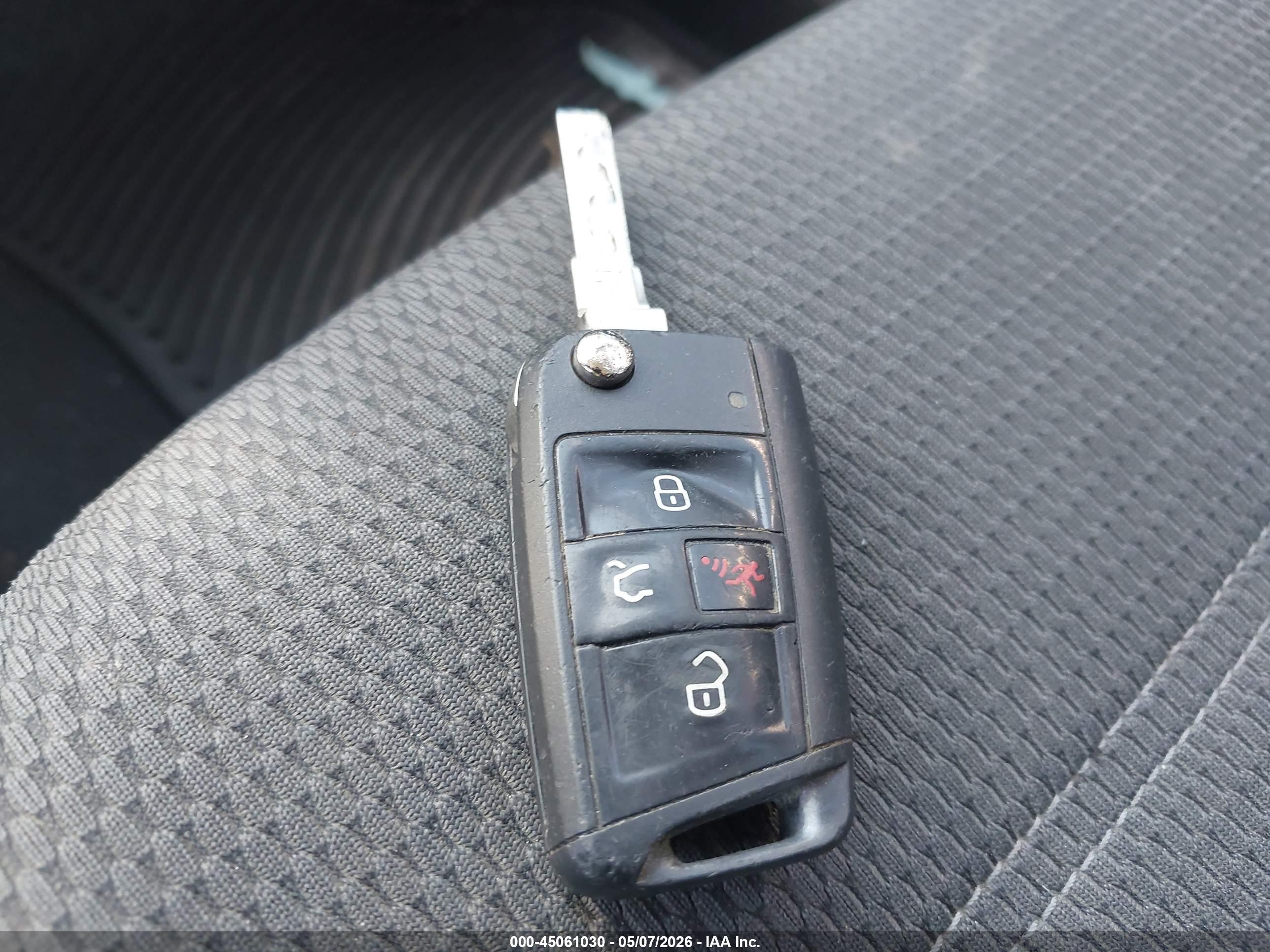 VOLKSWAGEN GOLF image 11