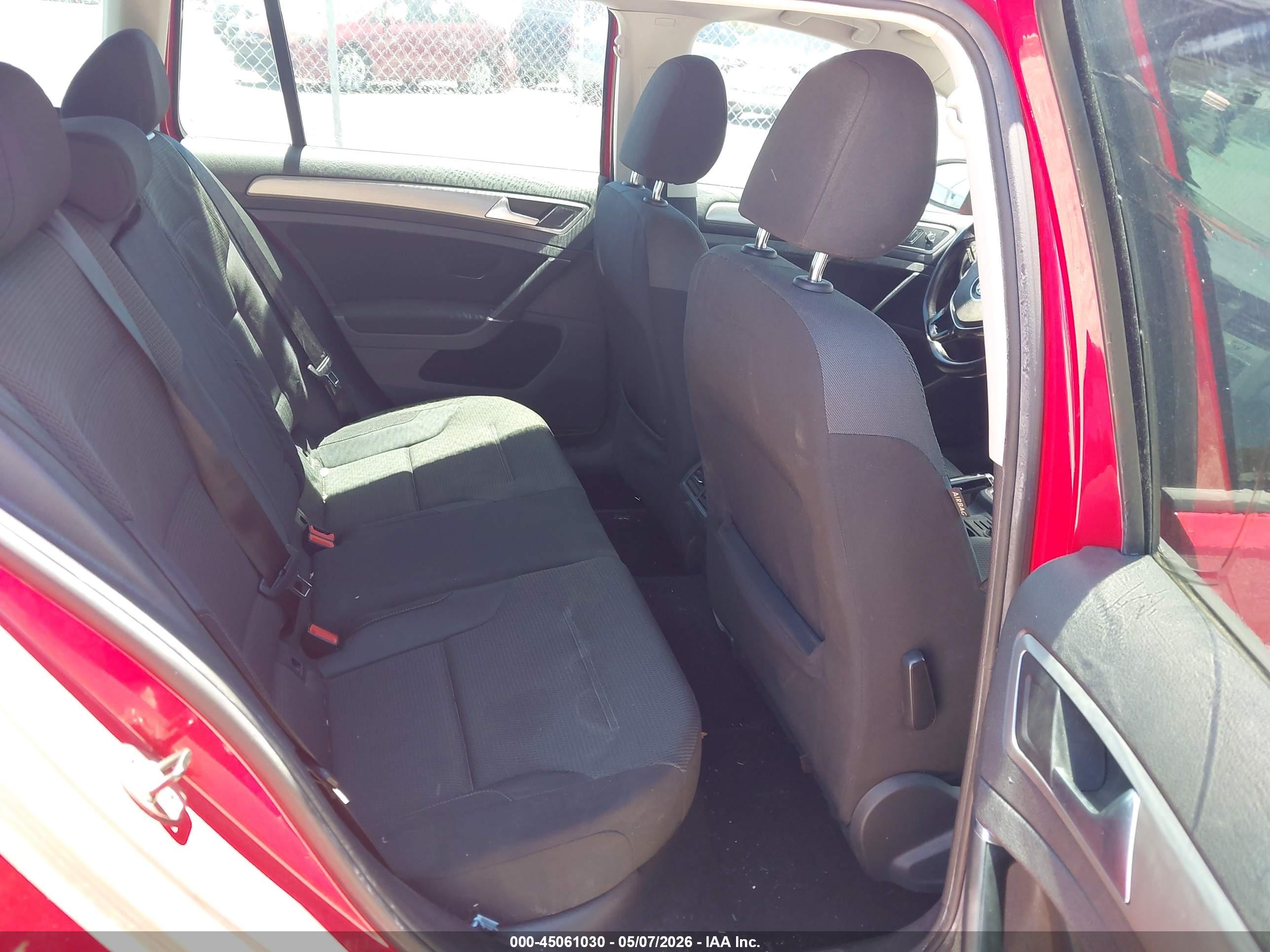 VOLKSWAGEN GOLF image 8