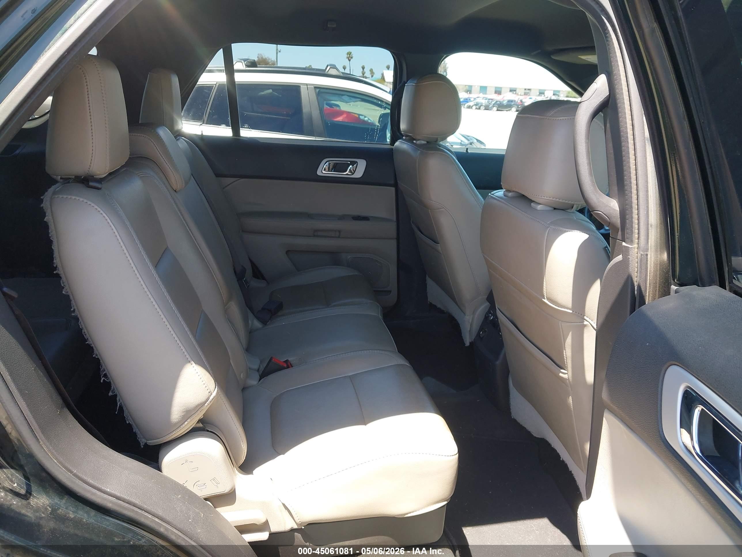 FORD EXPLORER image 8