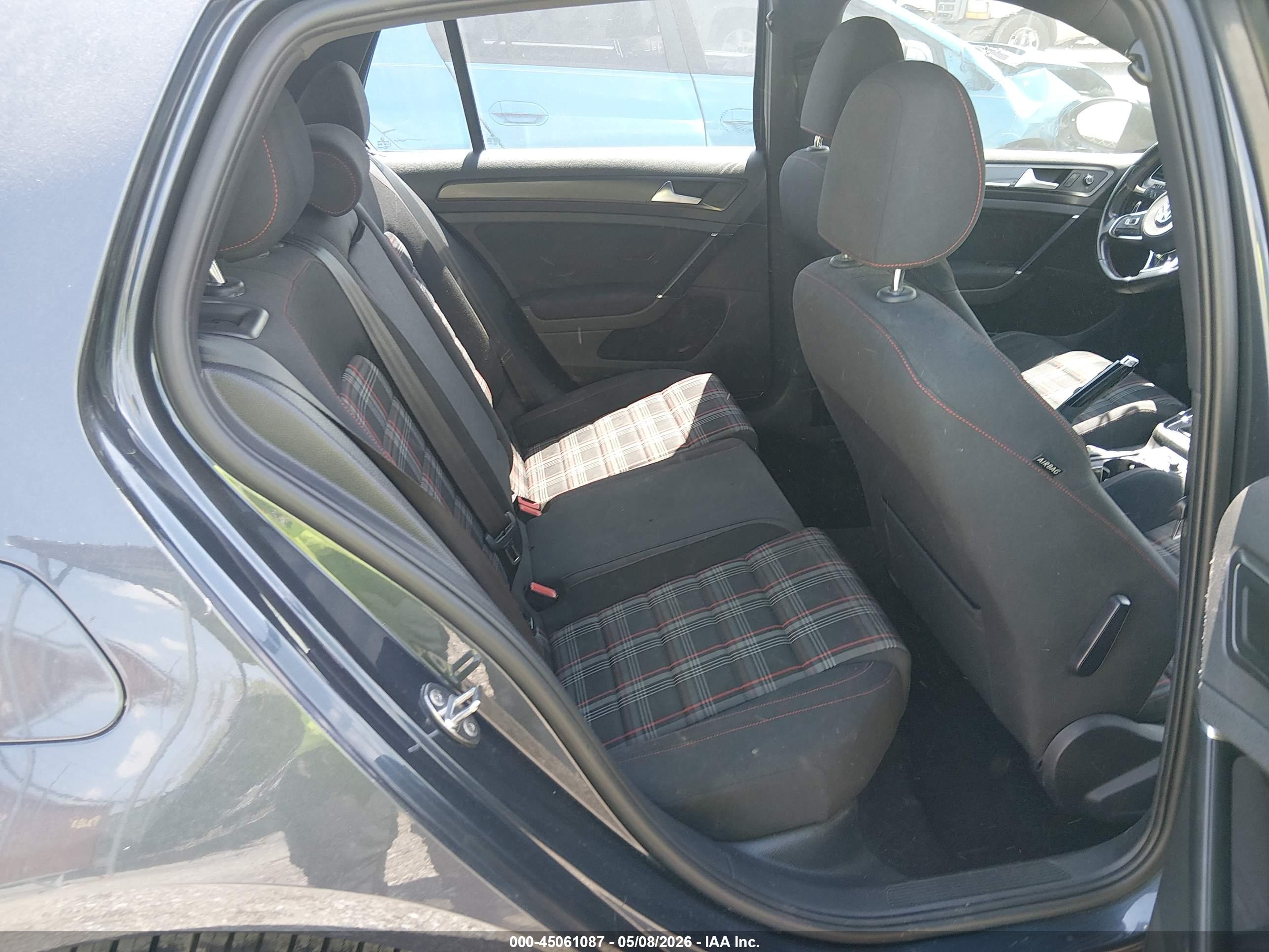 VOLKSWAGEN GOLF image 8