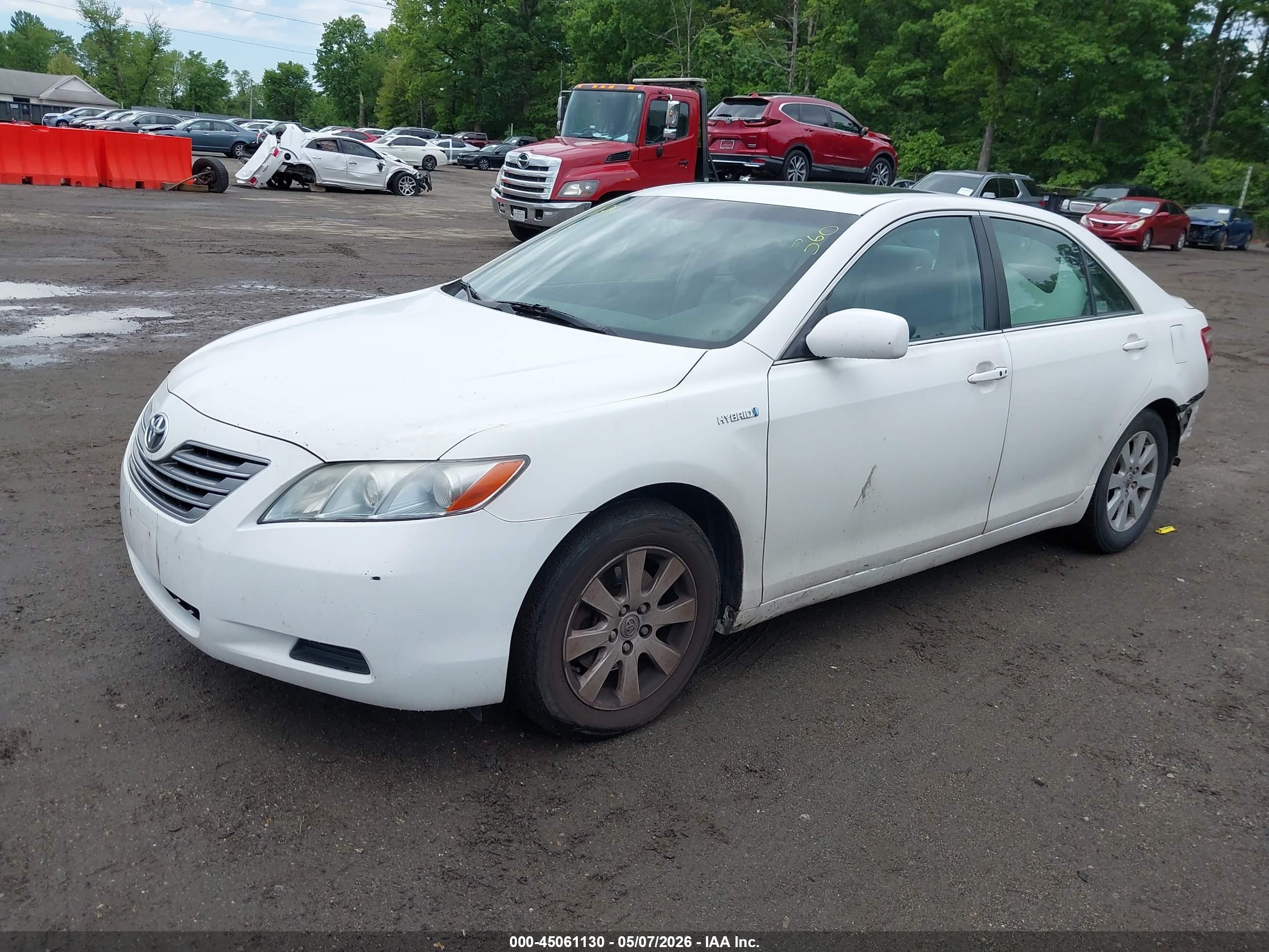 TOYOTA CAMRY image 2