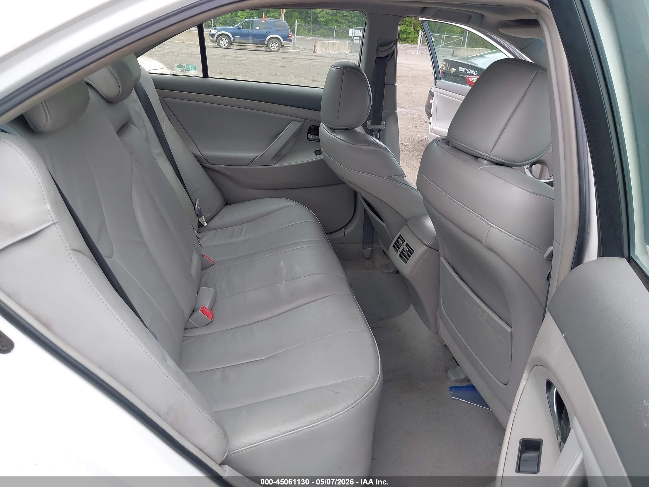 TOYOTA CAMRY image 8