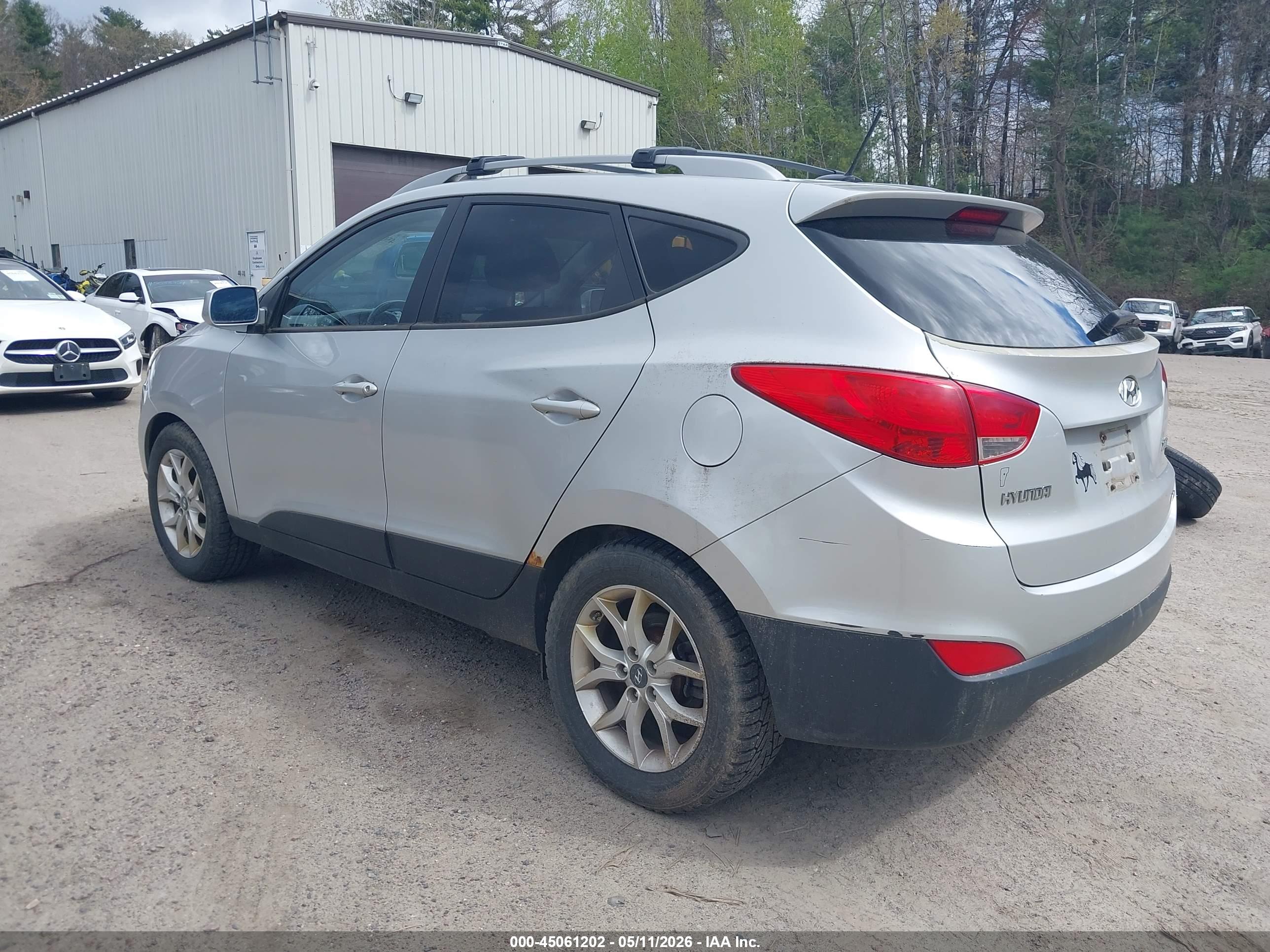 HYUNDAI TUCSON image 3