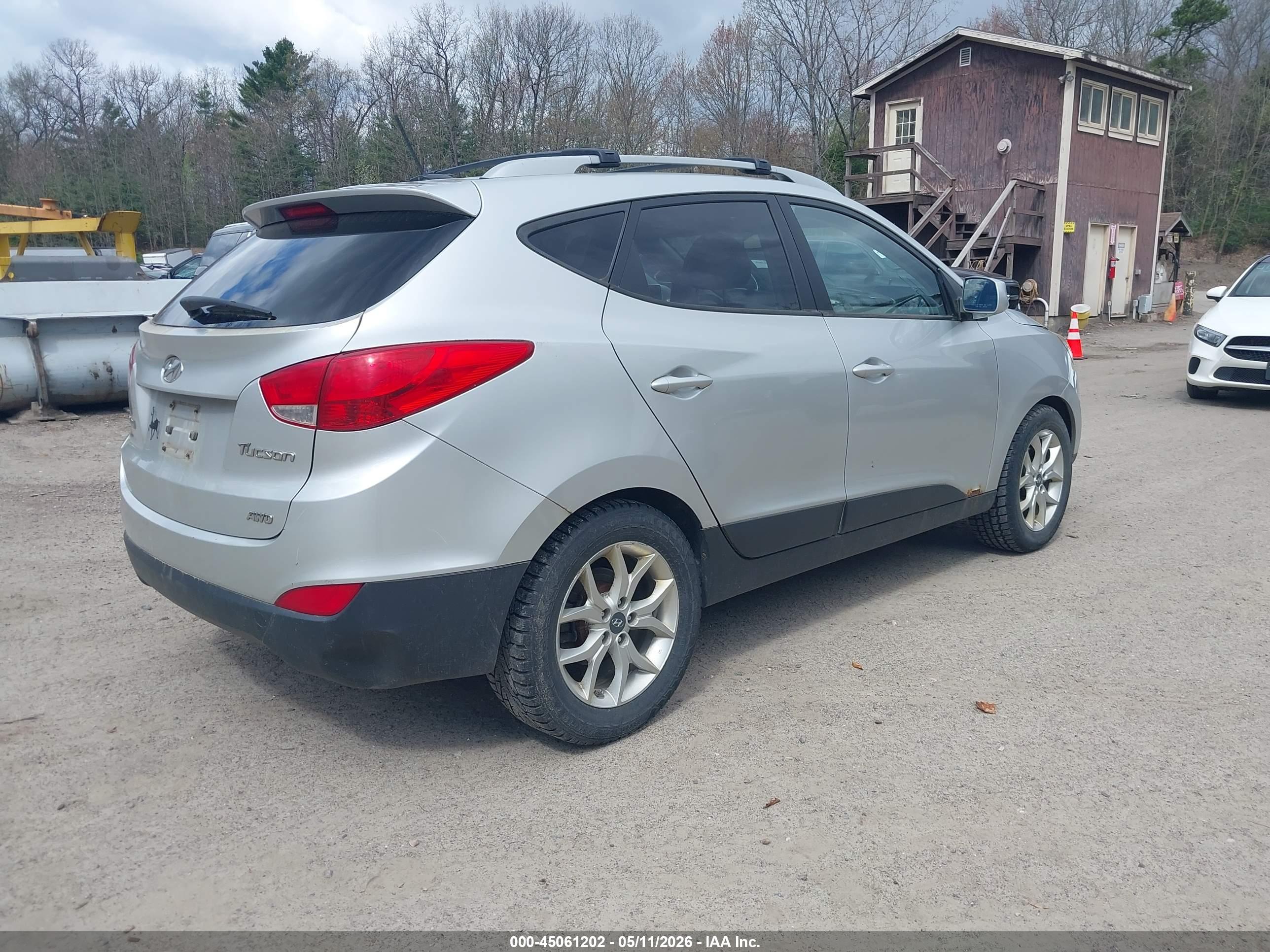 HYUNDAI TUCSON image 4