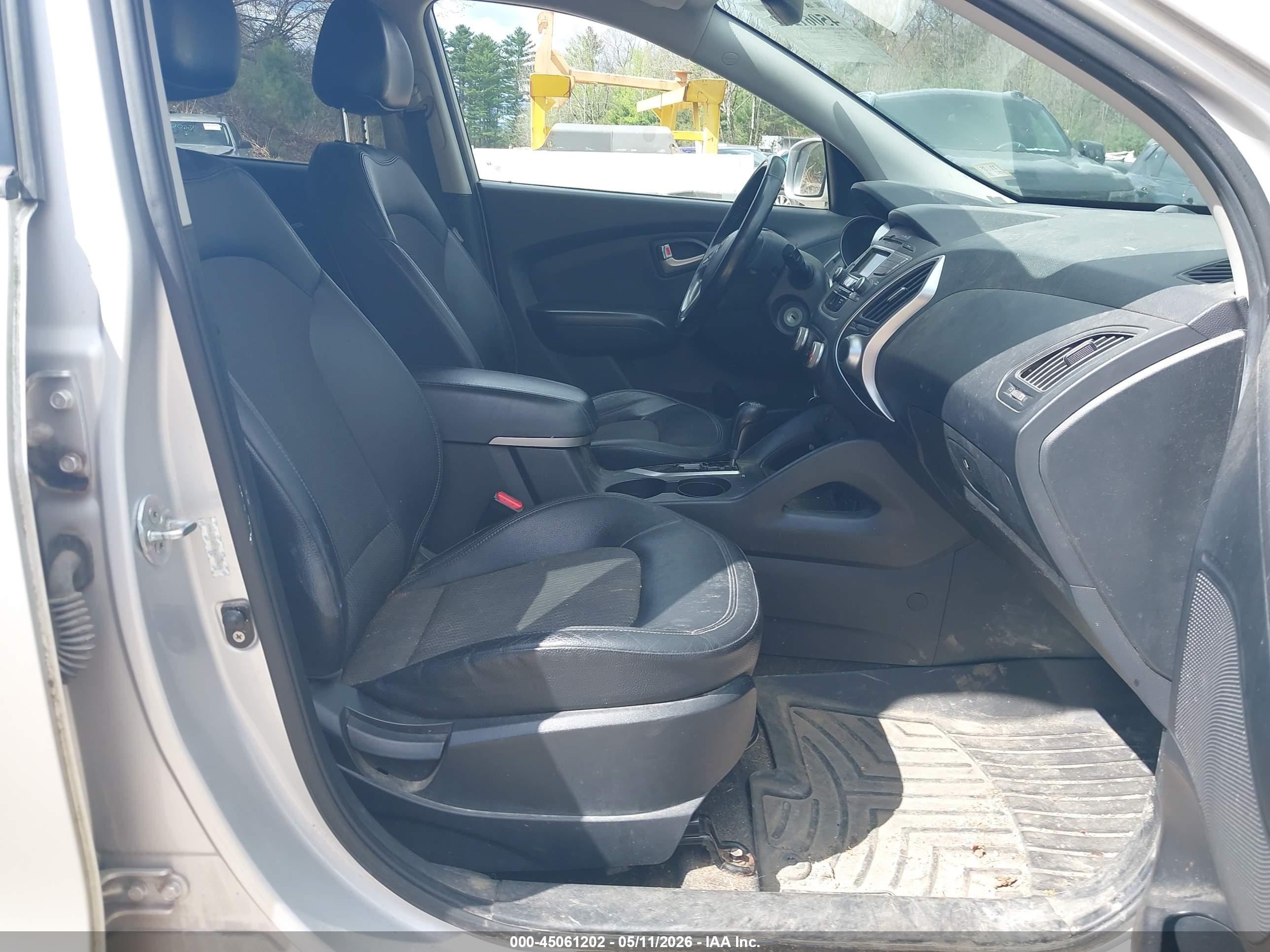 HYUNDAI TUCSON image 5