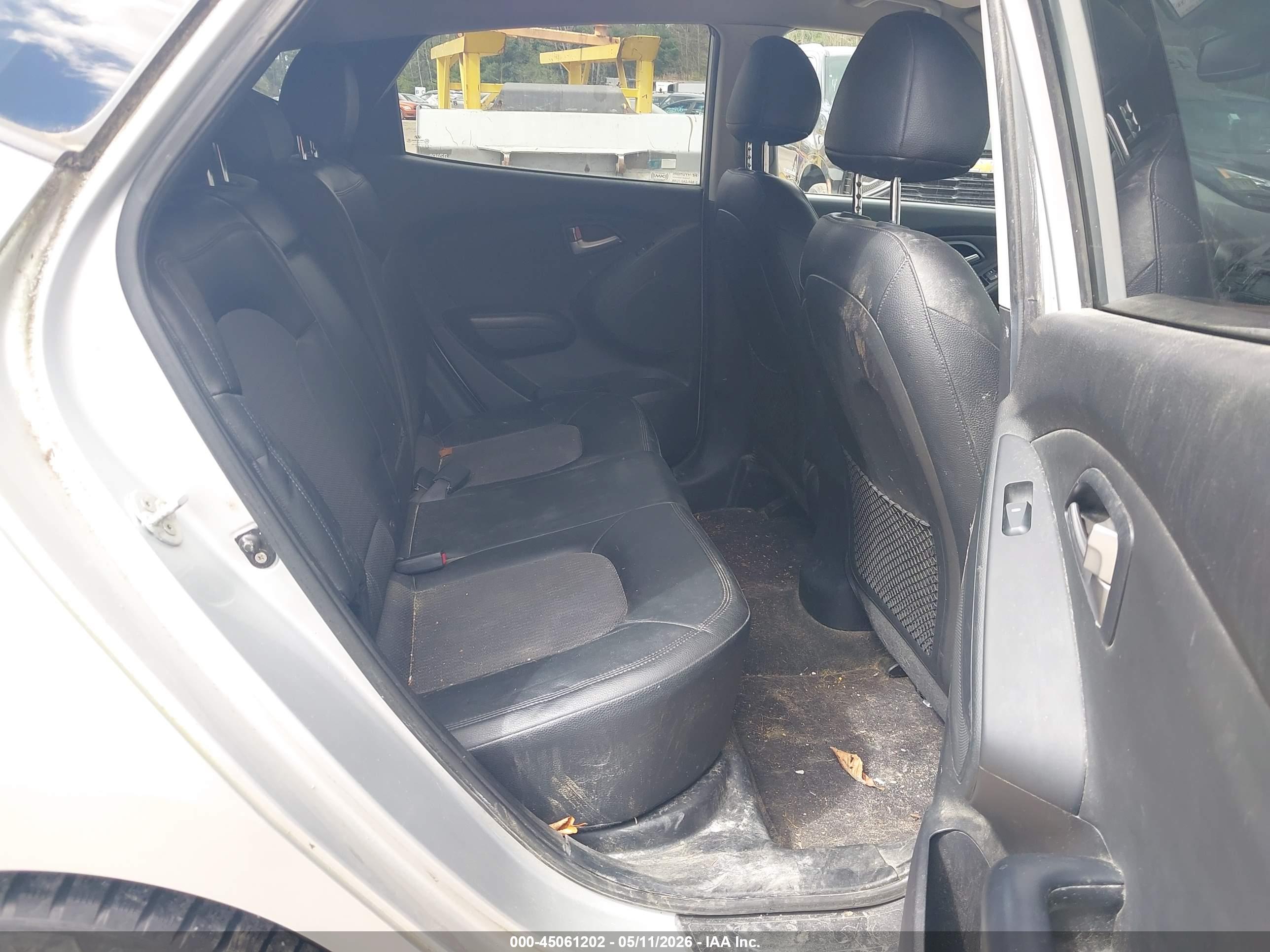 HYUNDAI TUCSON image 8