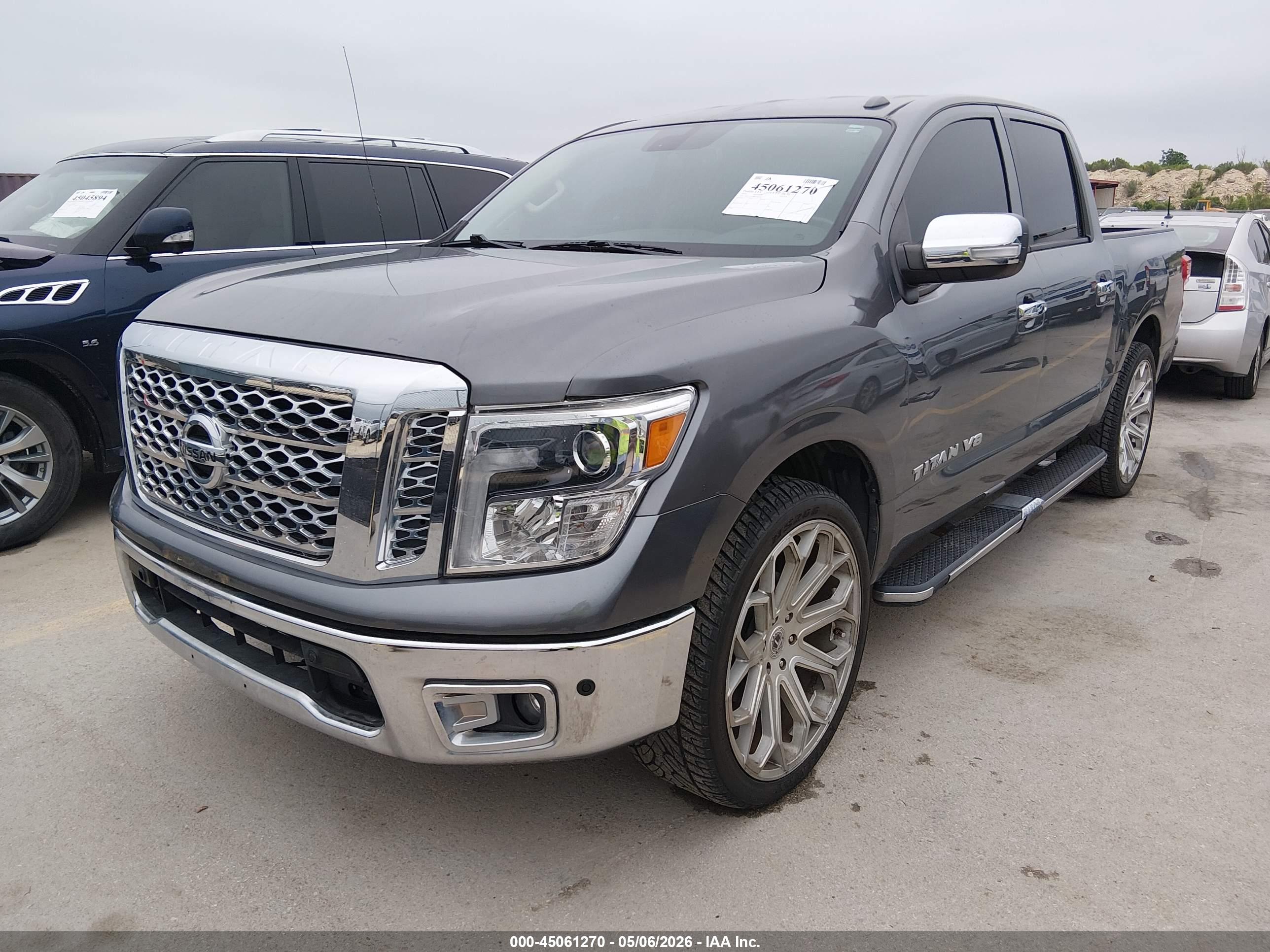 NISSAN TITAN image 2