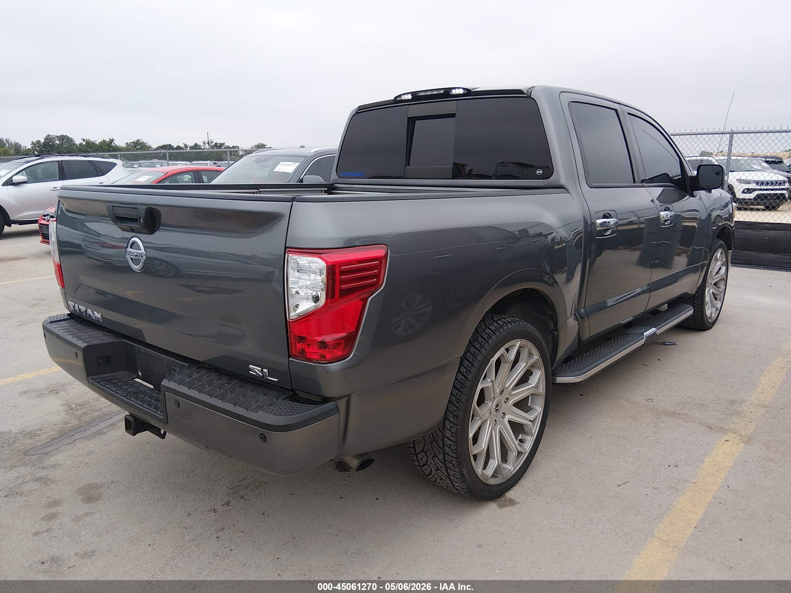 NISSAN TITAN image 4