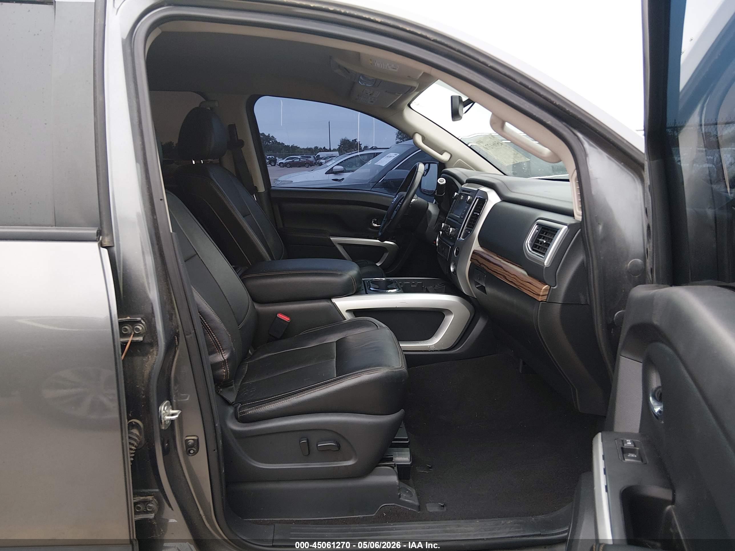 NISSAN TITAN image 5