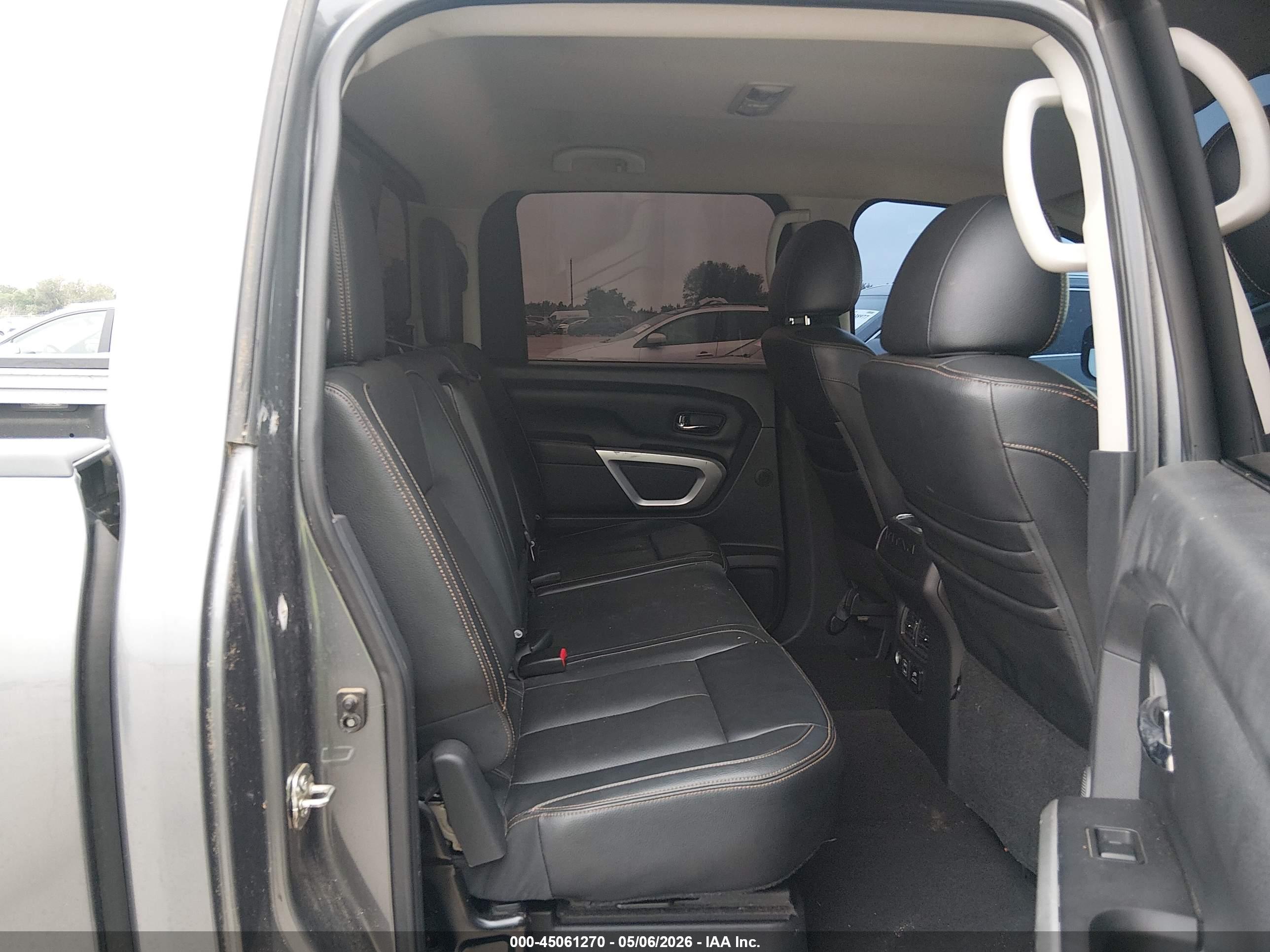 NISSAN TITAN image 8