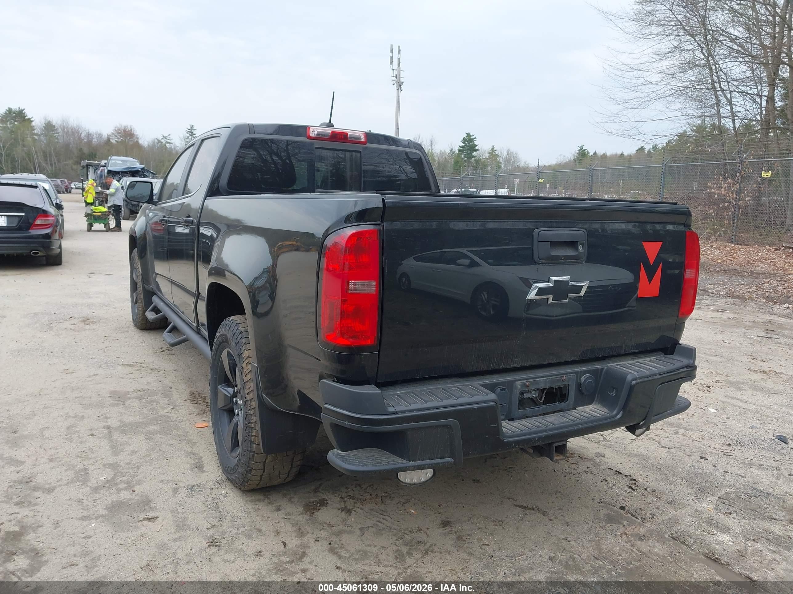 CHEVROLET COLORADO image 3