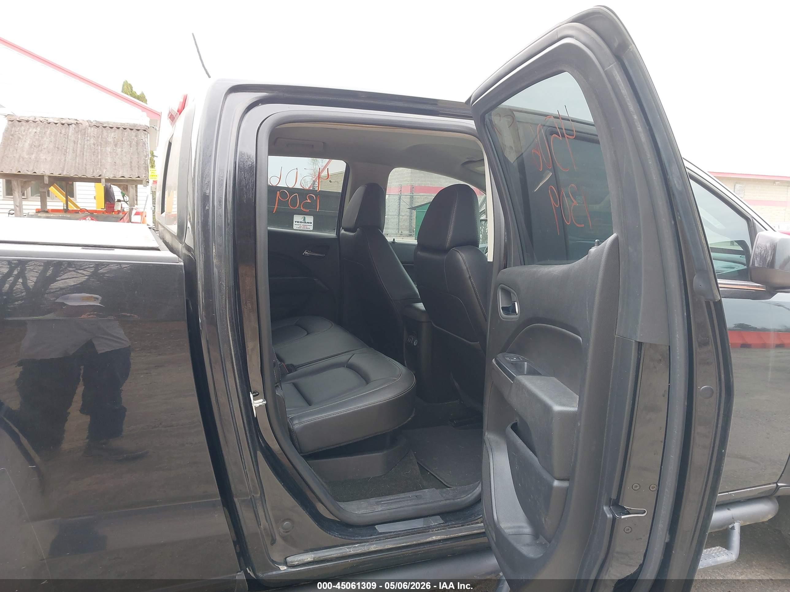CHEVROLET COLORADO image 8