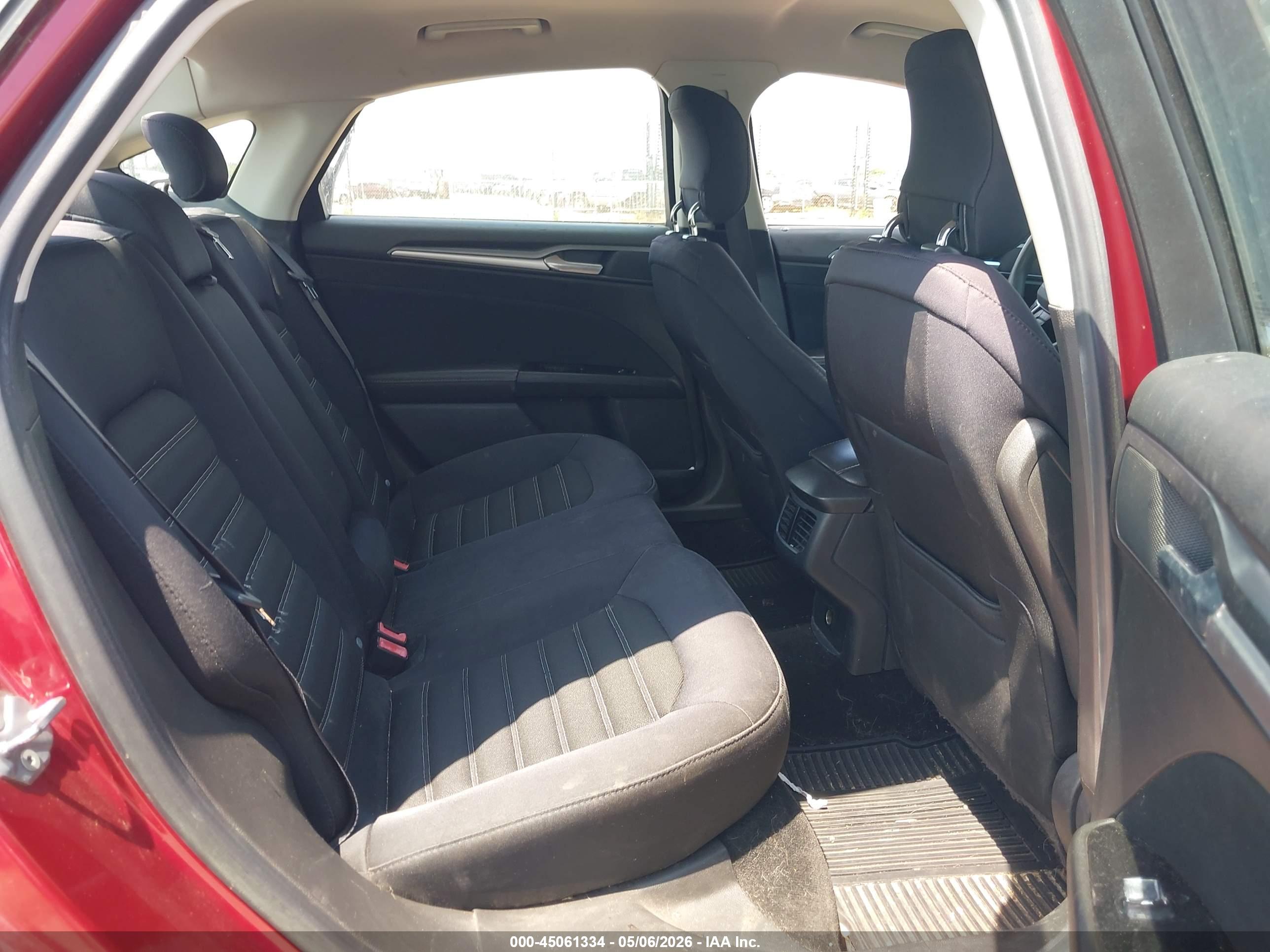 FORD FUSION image 8