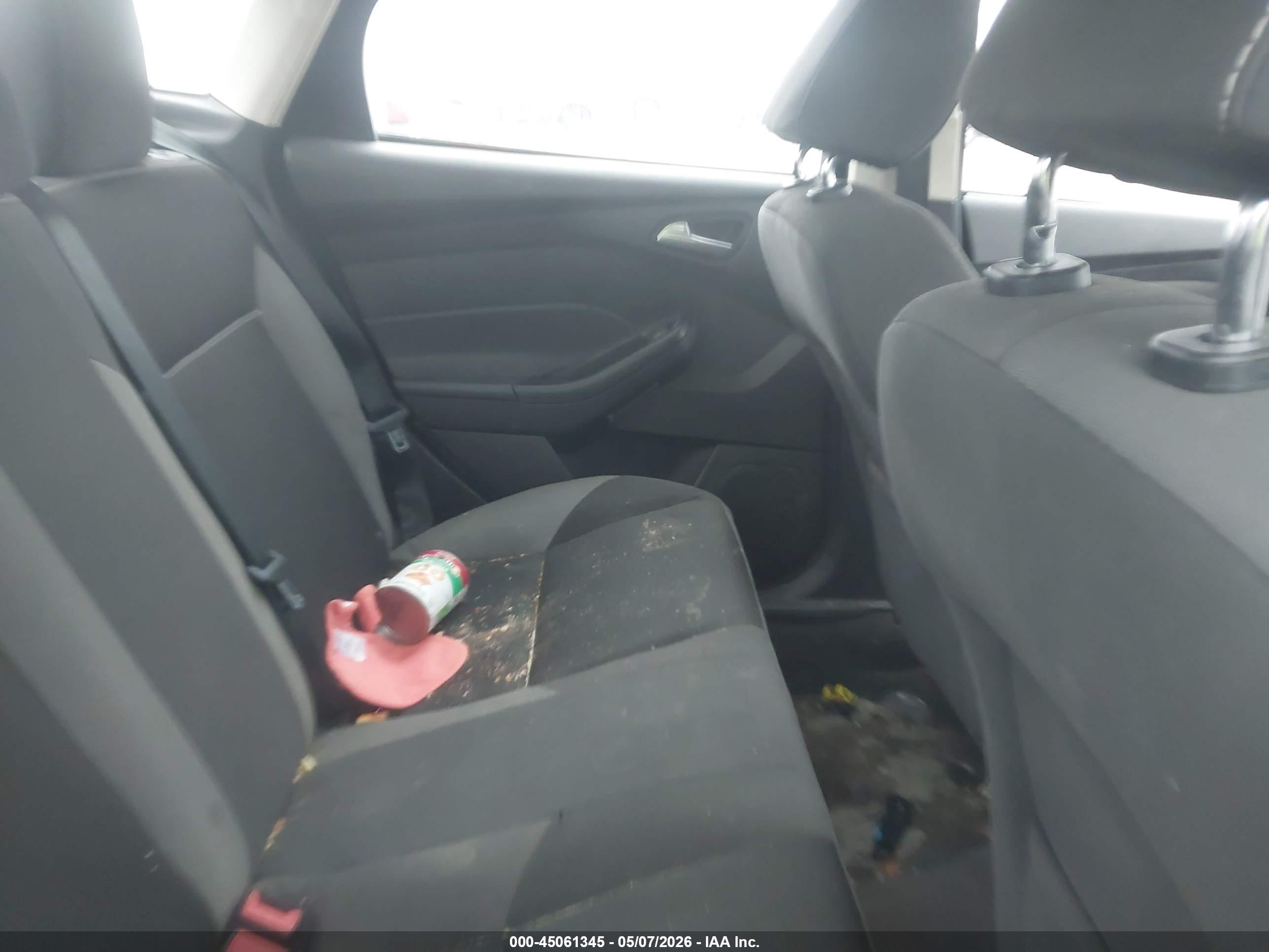 FORD FOCUS image 8