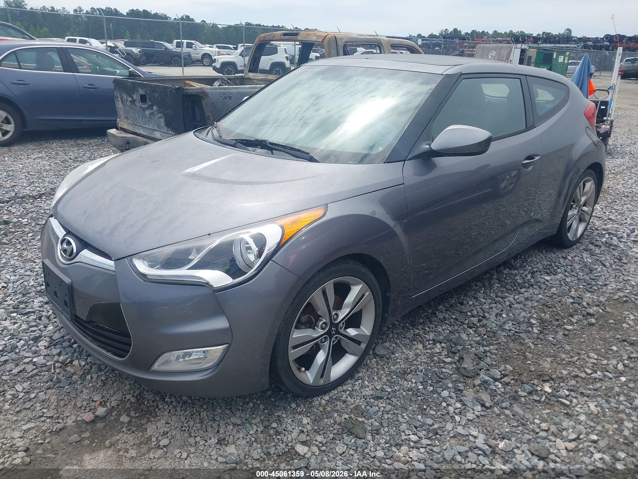 HYUNDAI VELOSTER image 2