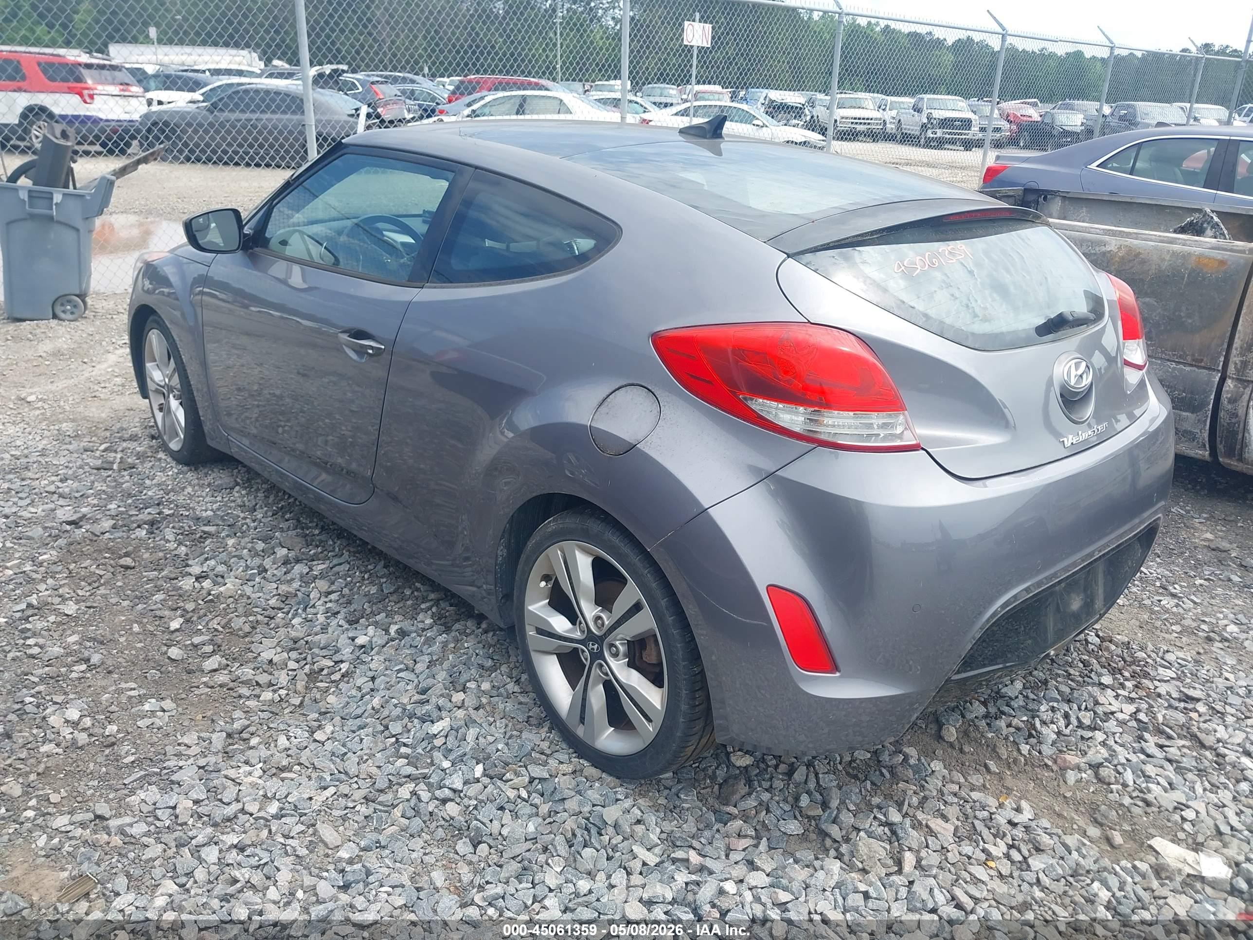 HYUNDAI VELOSTER image 3