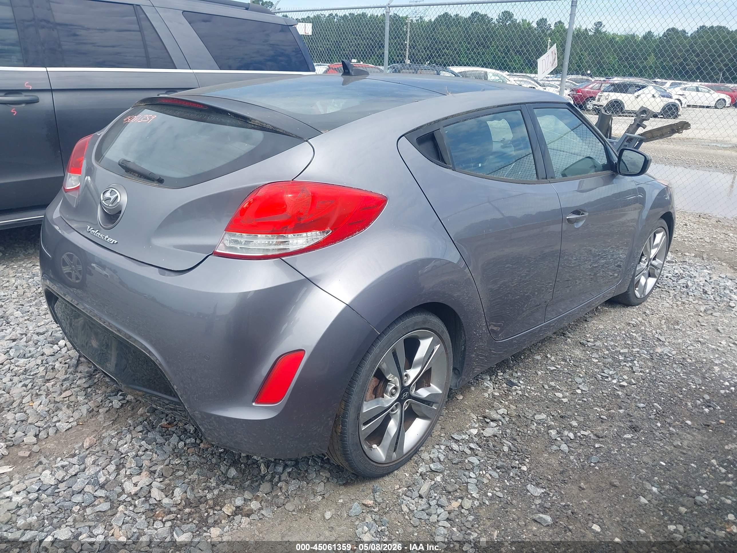 HYUNDAI VELOSTER image 4