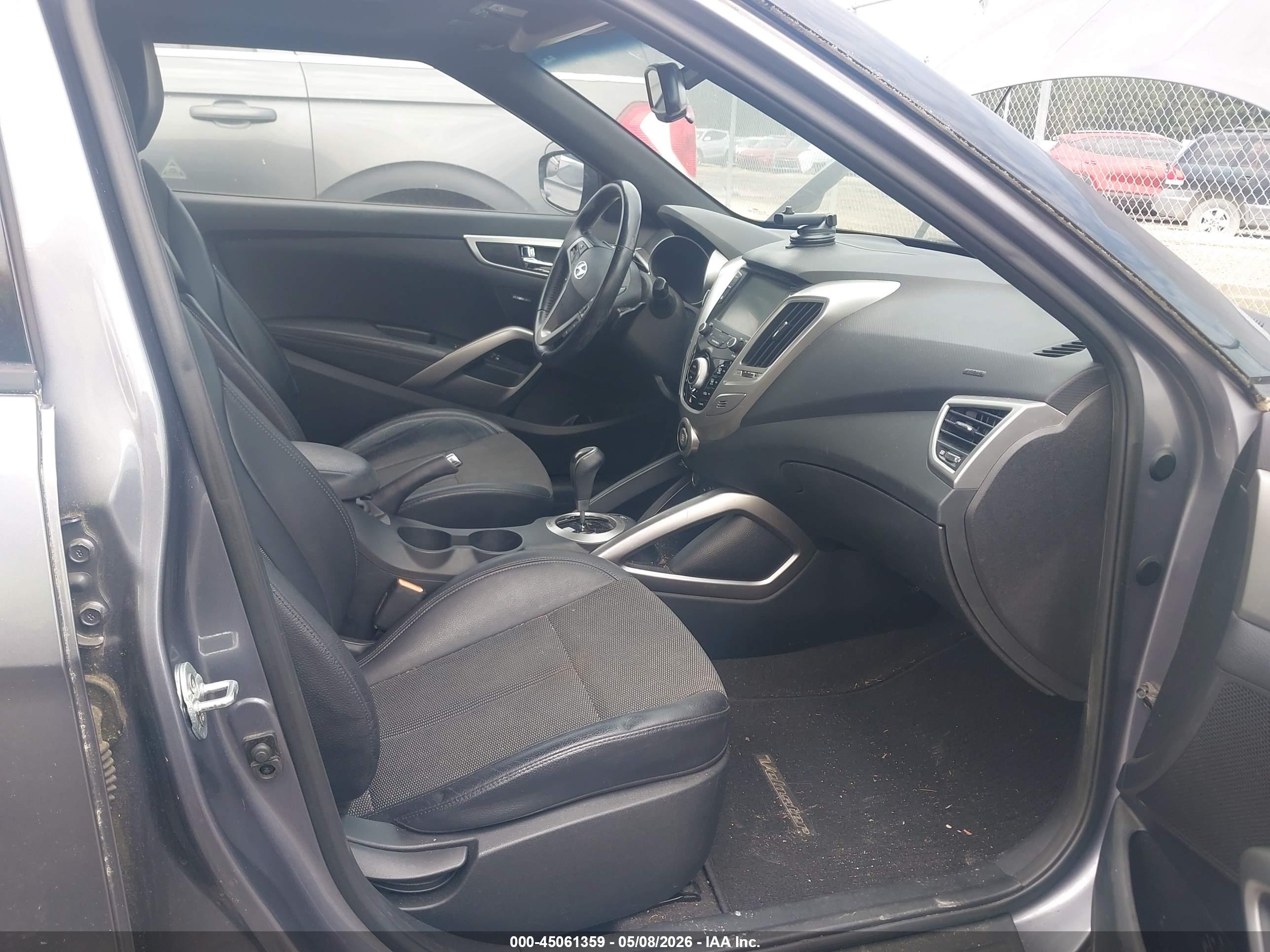 HYUNDAI VELOSTER image 5