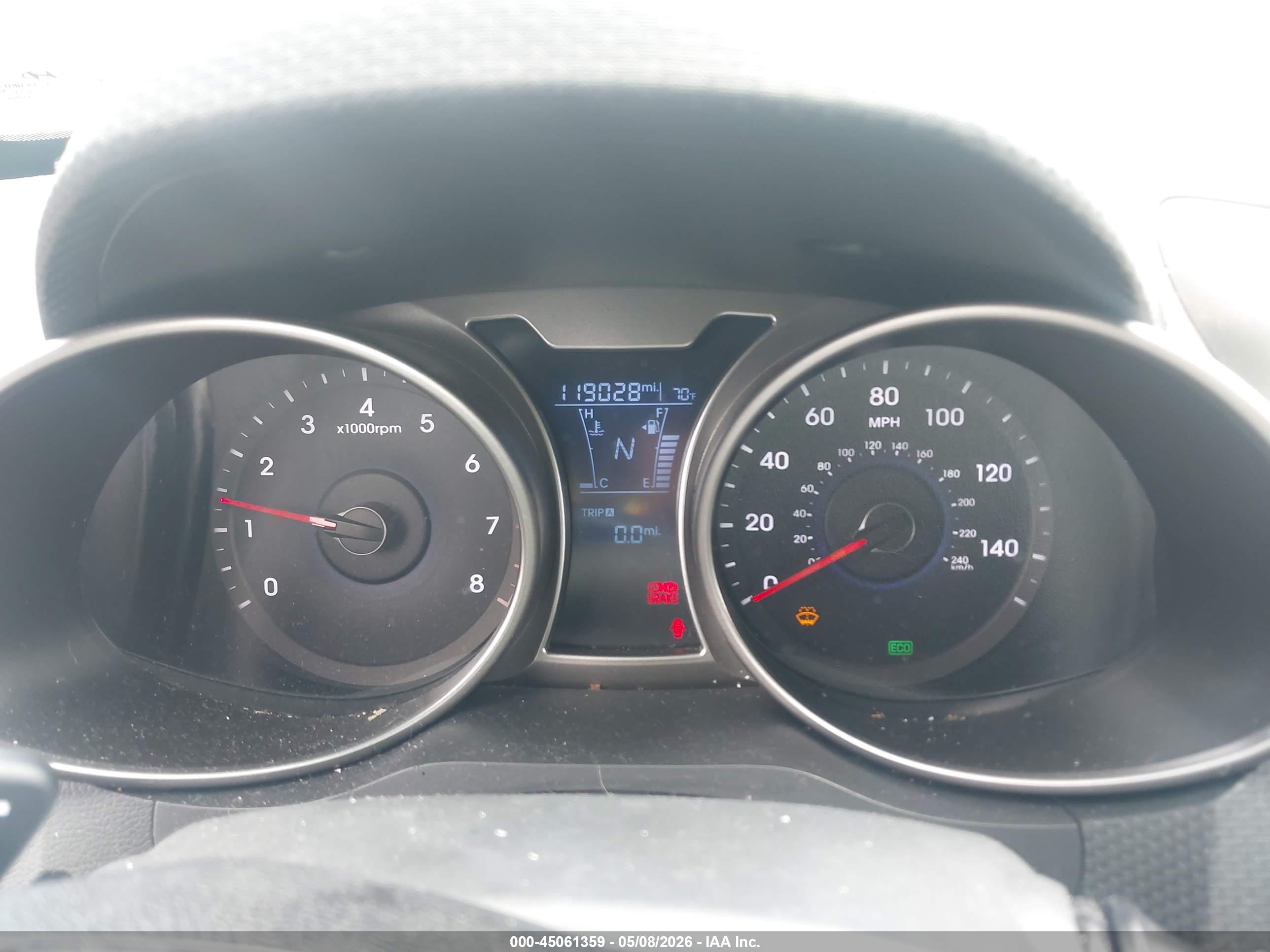 HYUNDAI VELOSTER image 7