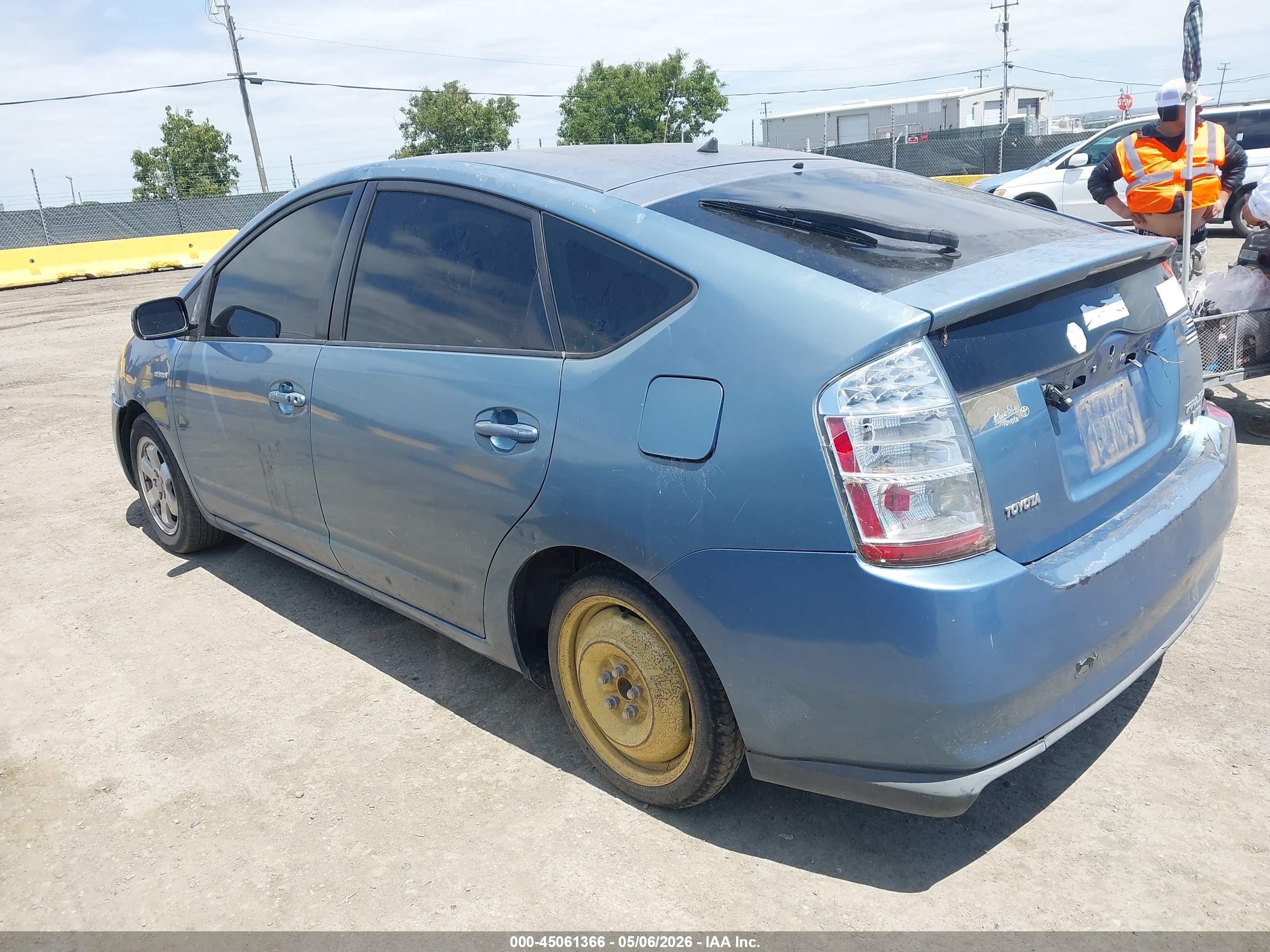 TOYOTA PRIUS image 3
