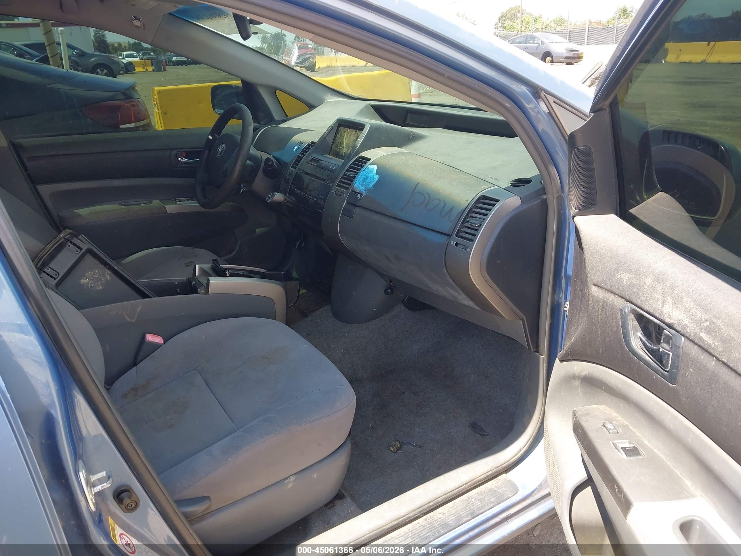 TOYOTA PRIUS image 5