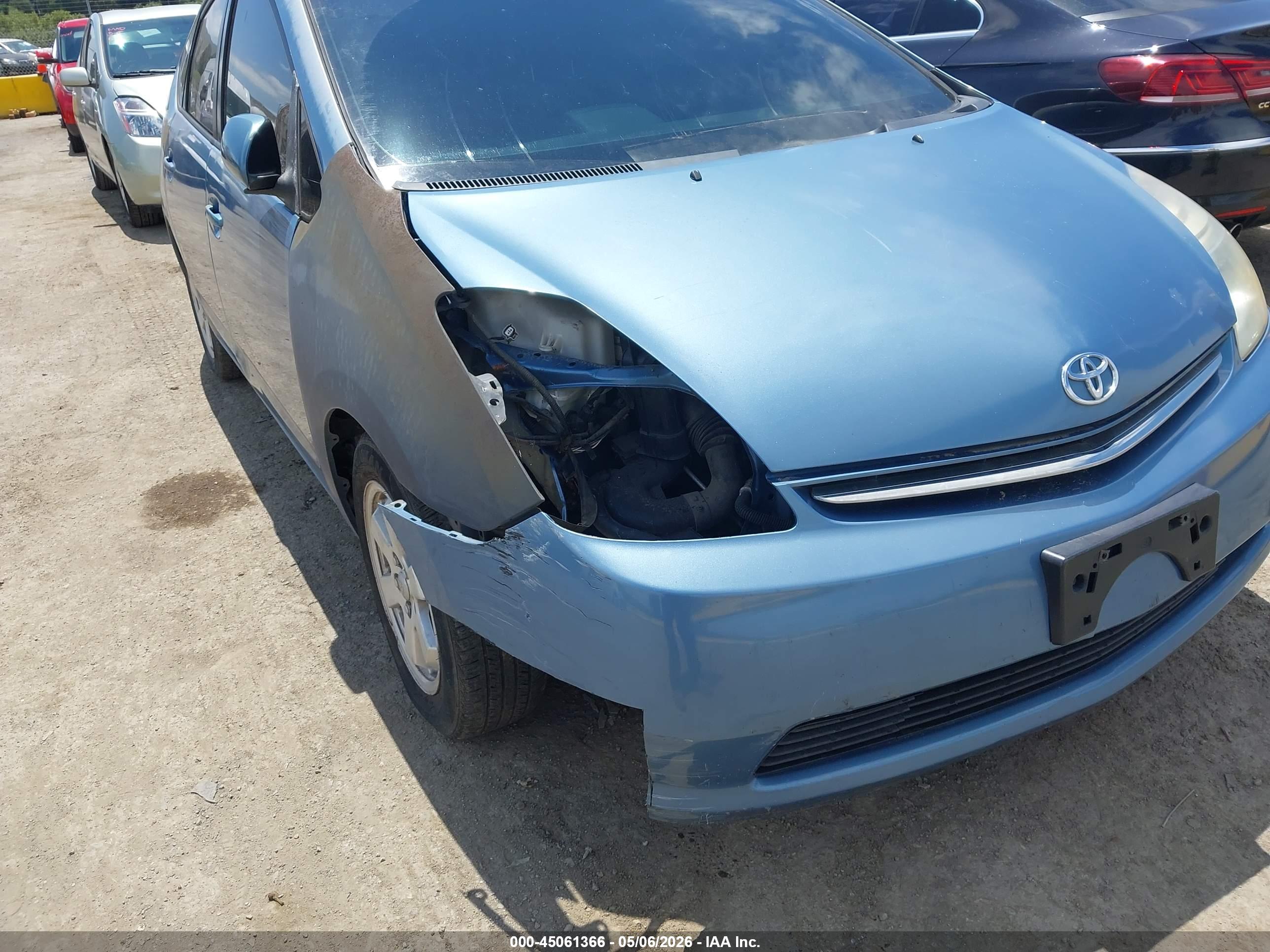TOYOTA PRIUS image 6