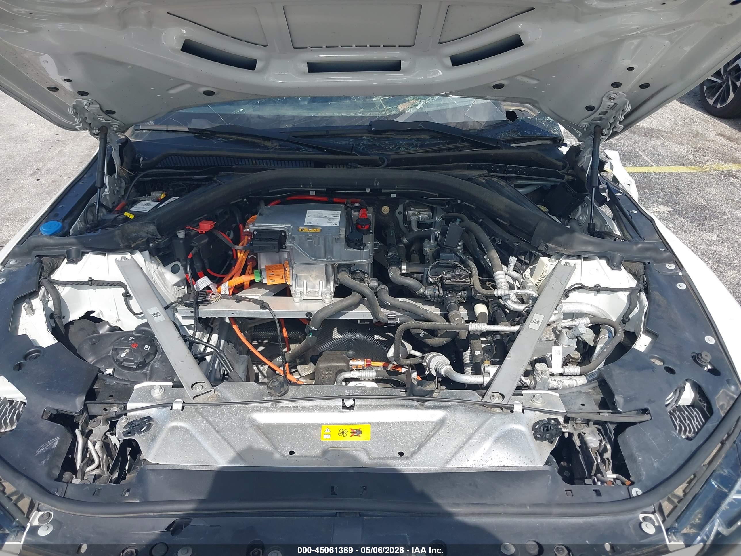 BMW I4 image 10