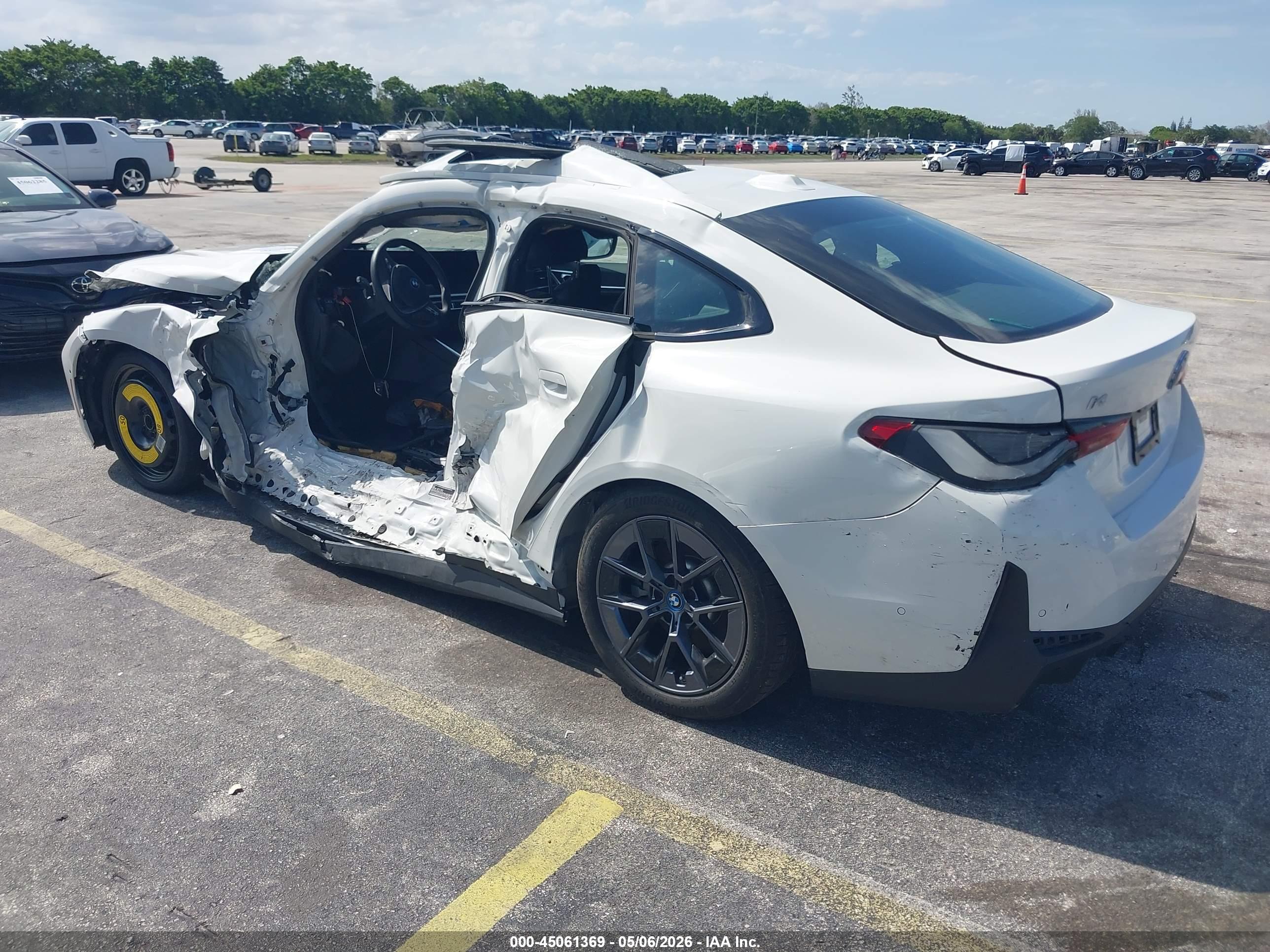 BMW I4 image 3