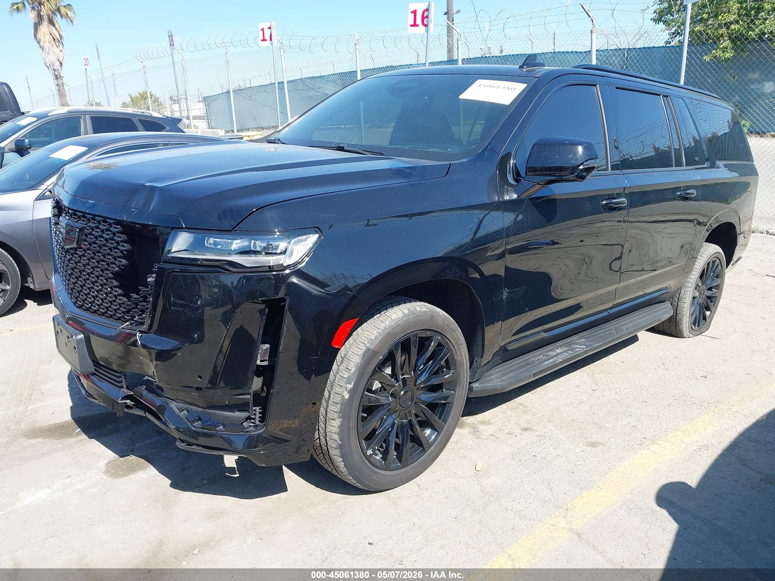 CADILLAC ESCALADE image 2