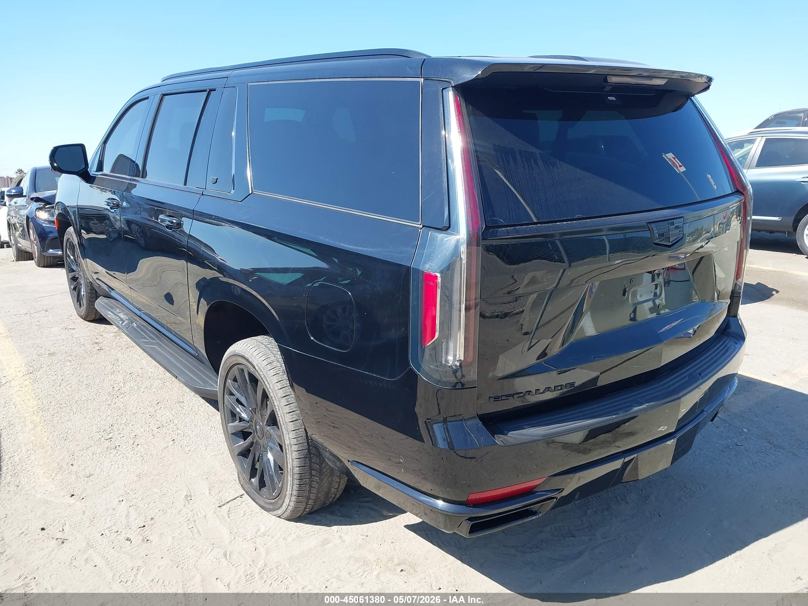 CADILLAC ESCALADE image 3