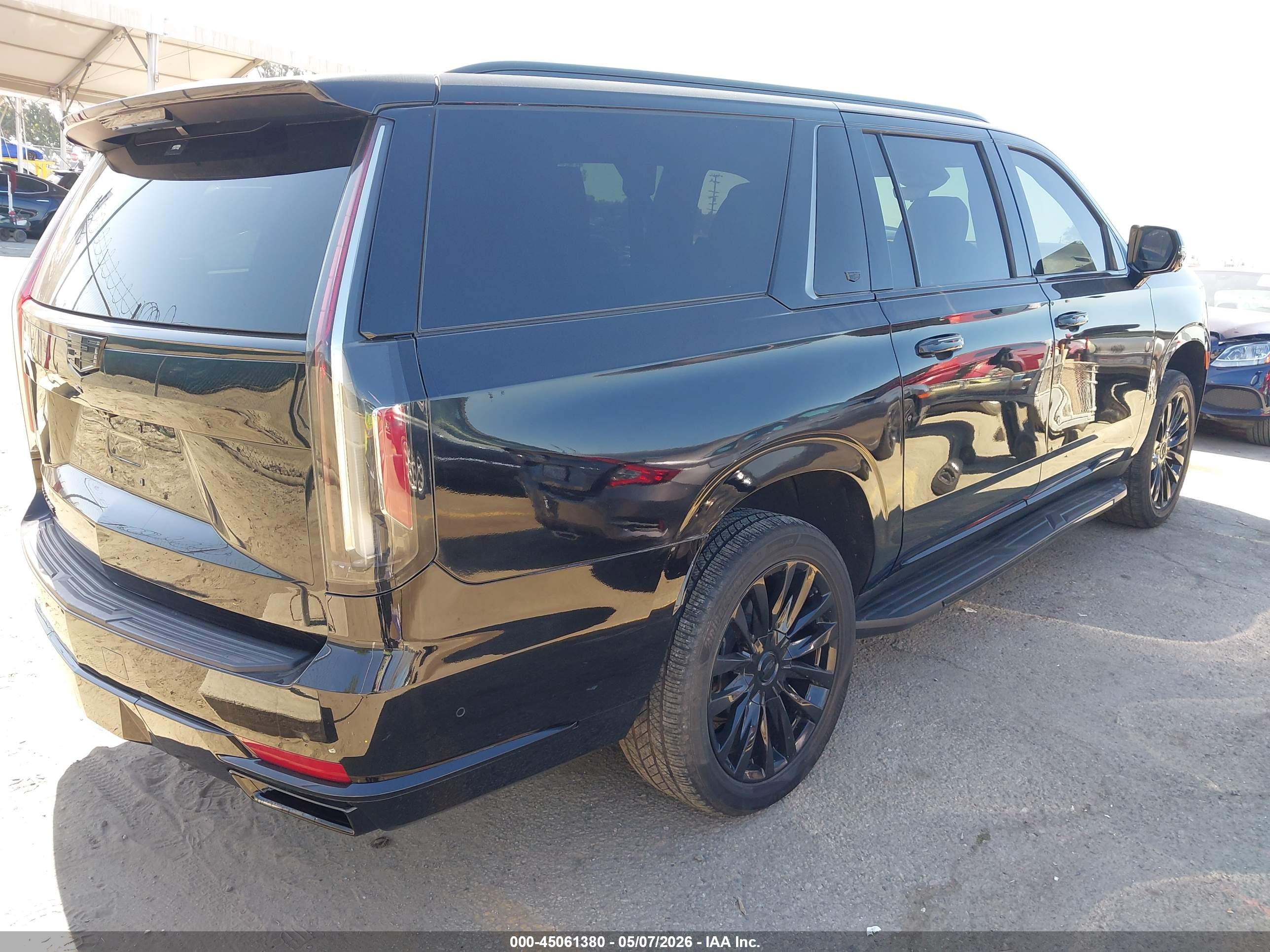 CADILLAC ESCALADE image 4
