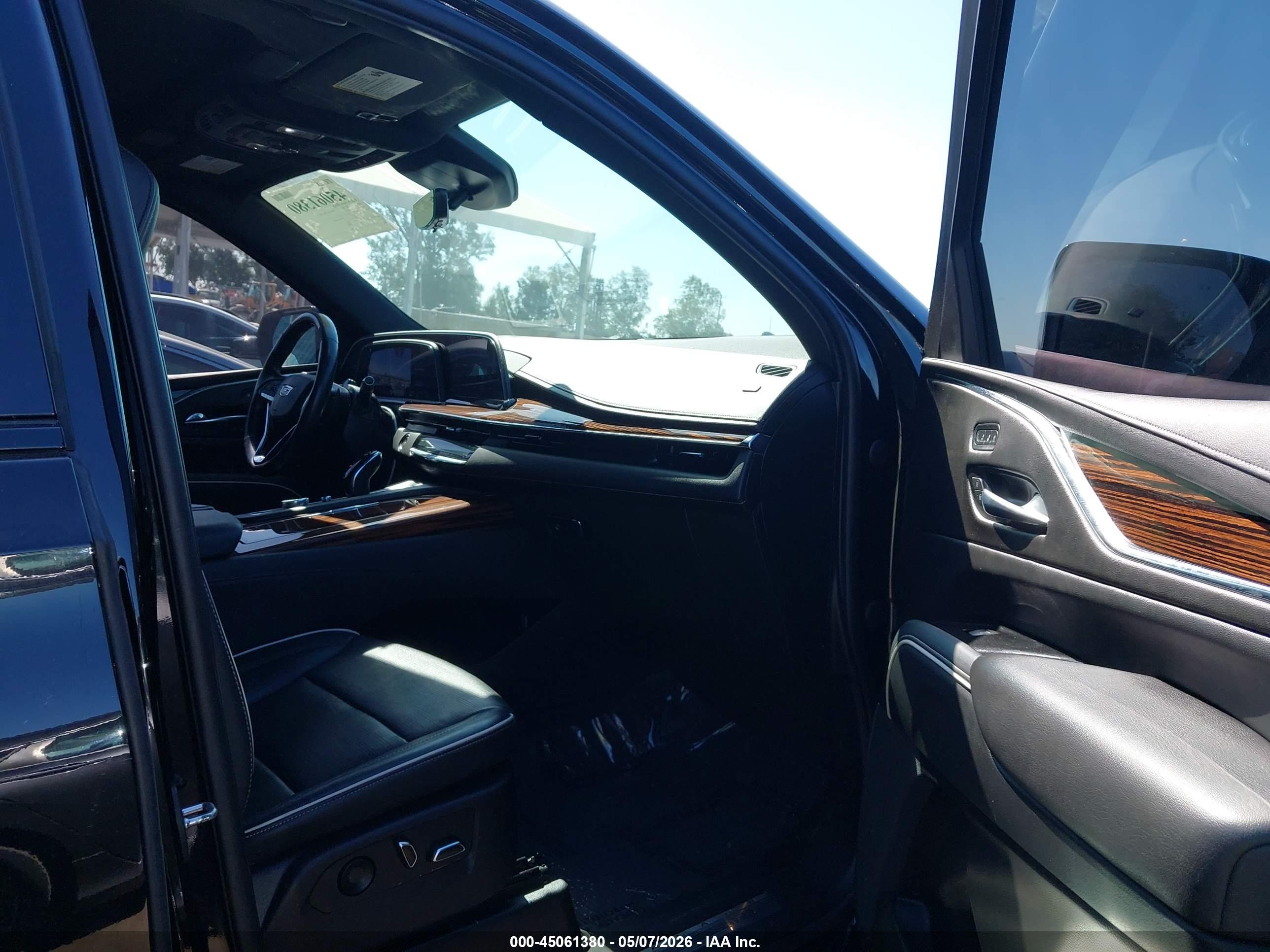 CADILLAC ESCALADE image 5