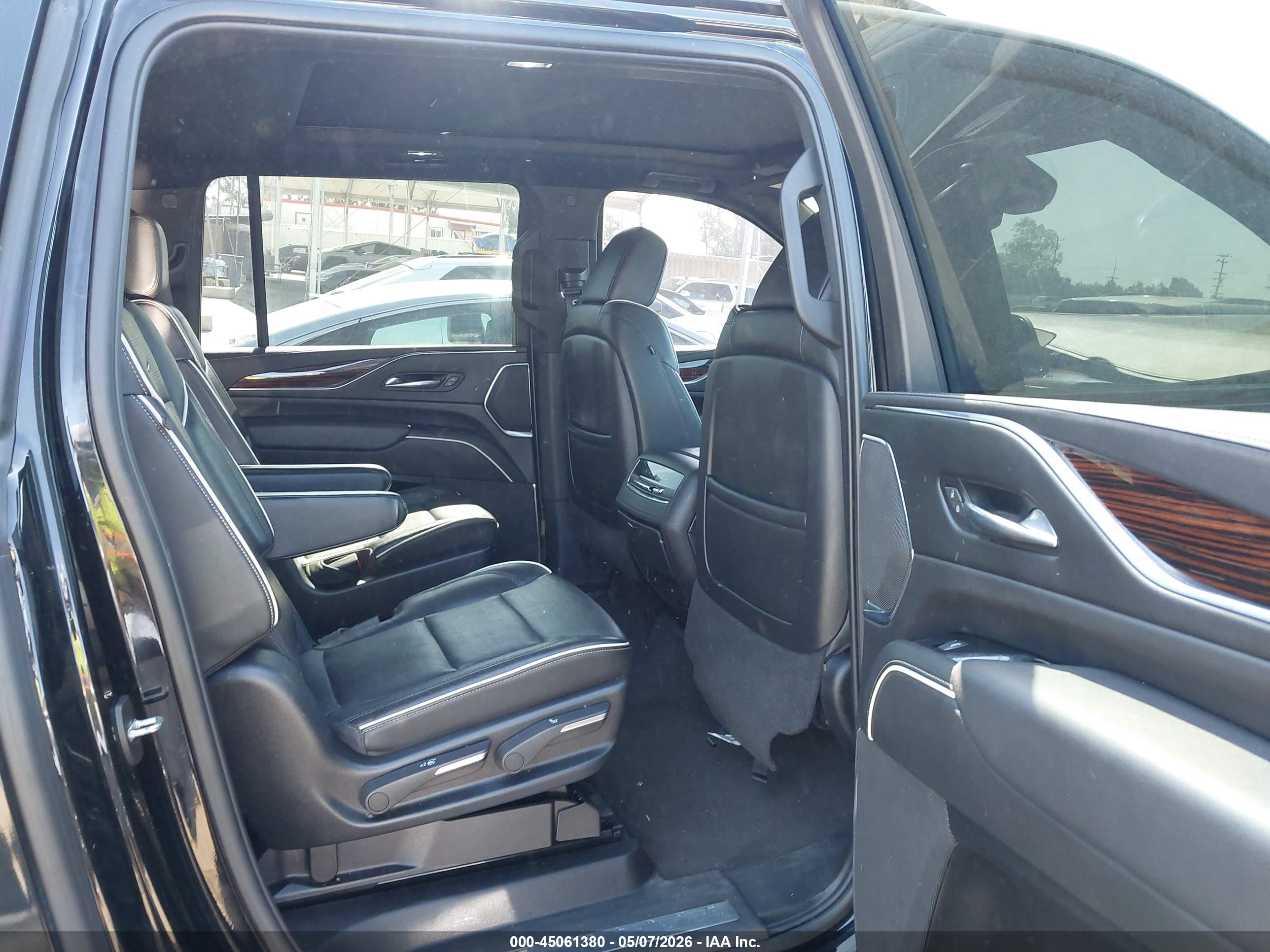 CADILLAC ESCALADE image 8