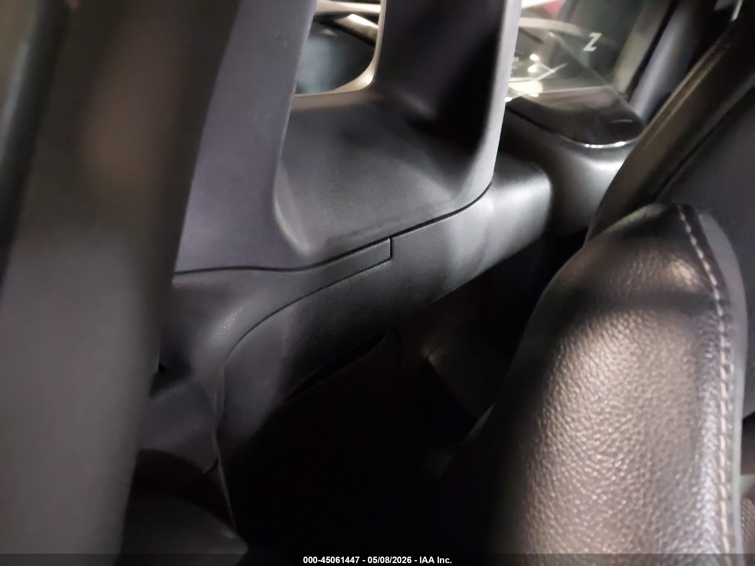 NISSAN 370Z image 8