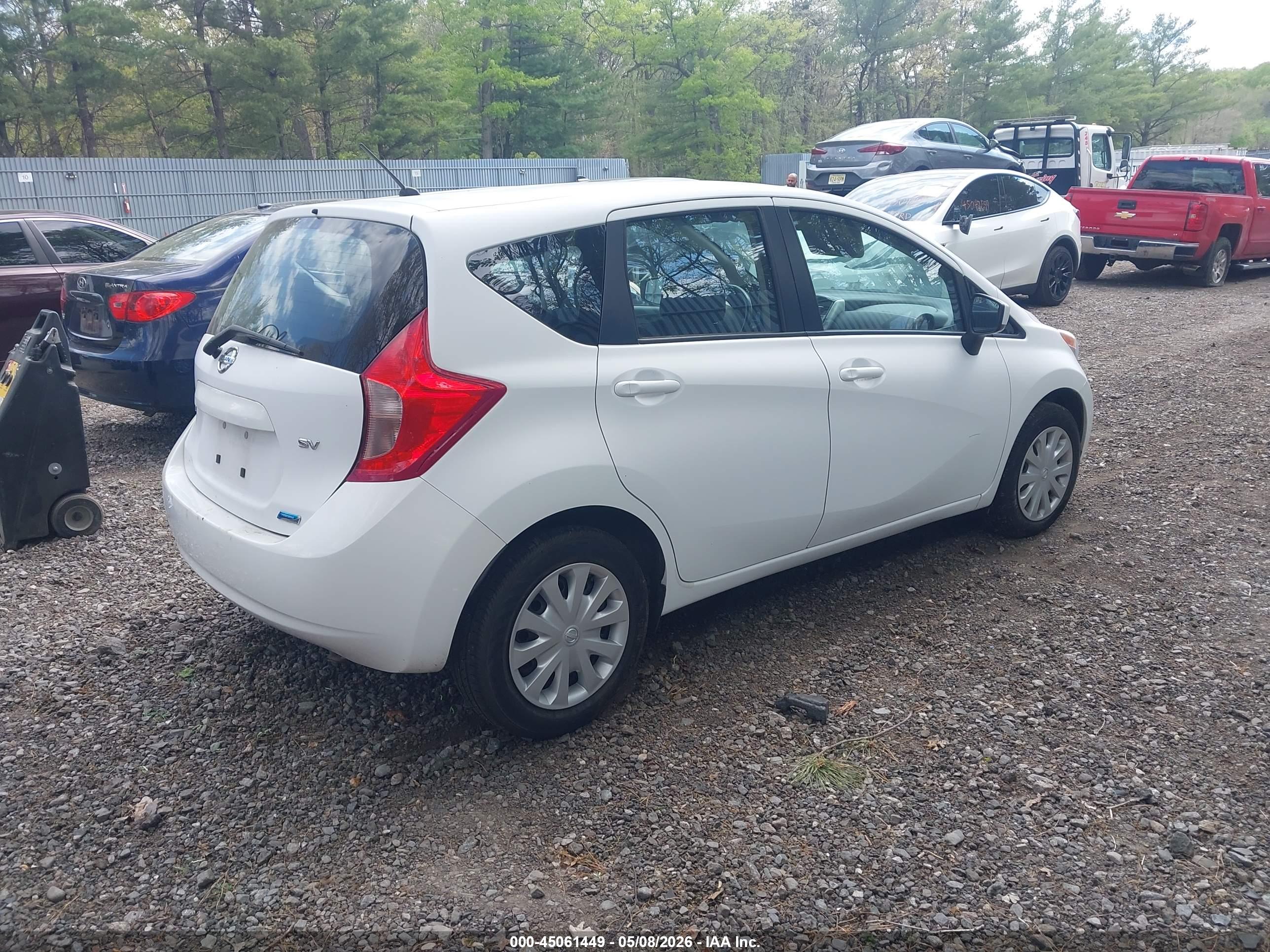 NISSAN VERSA image 4