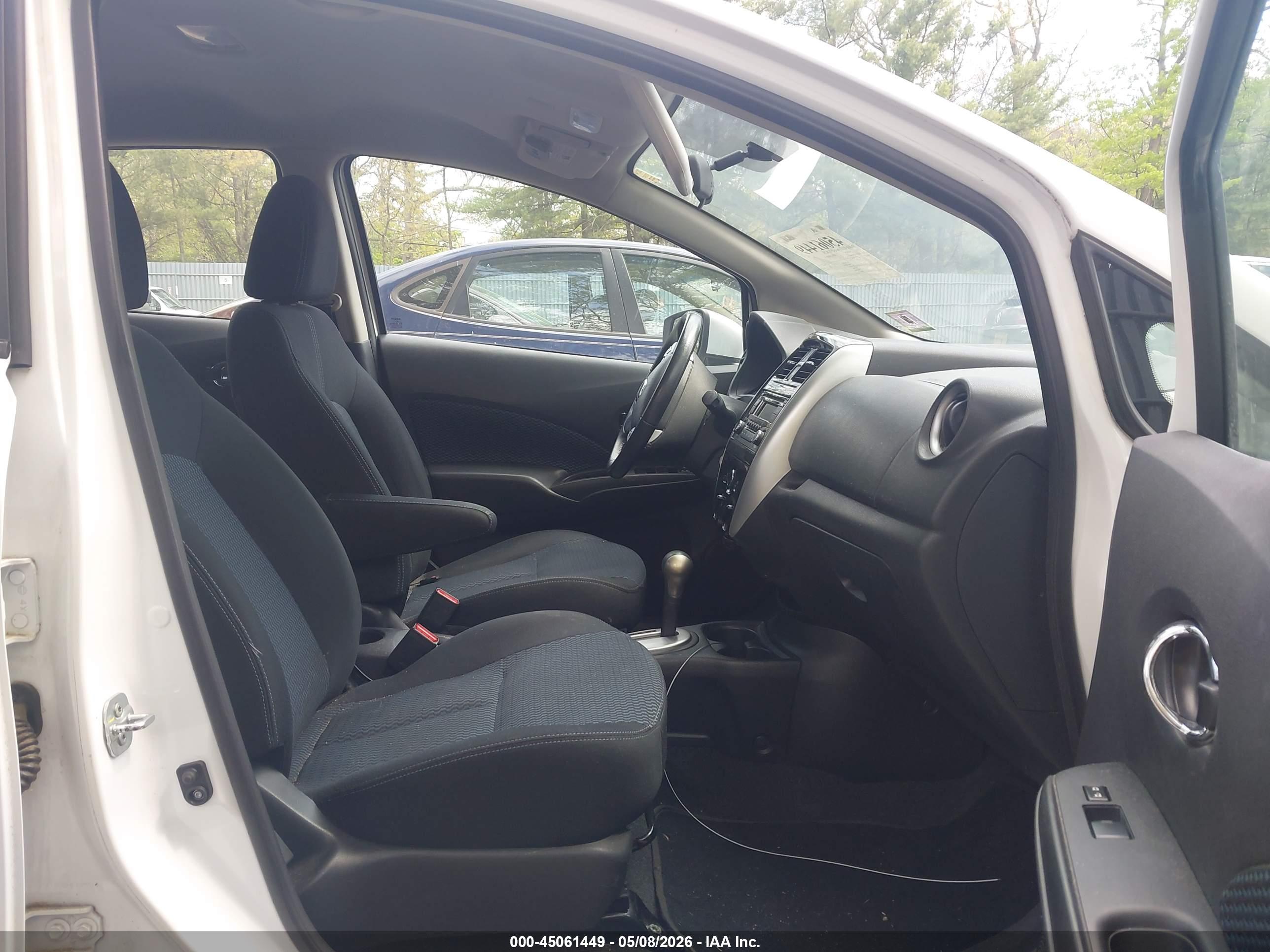 NISSAN VERSA image 5