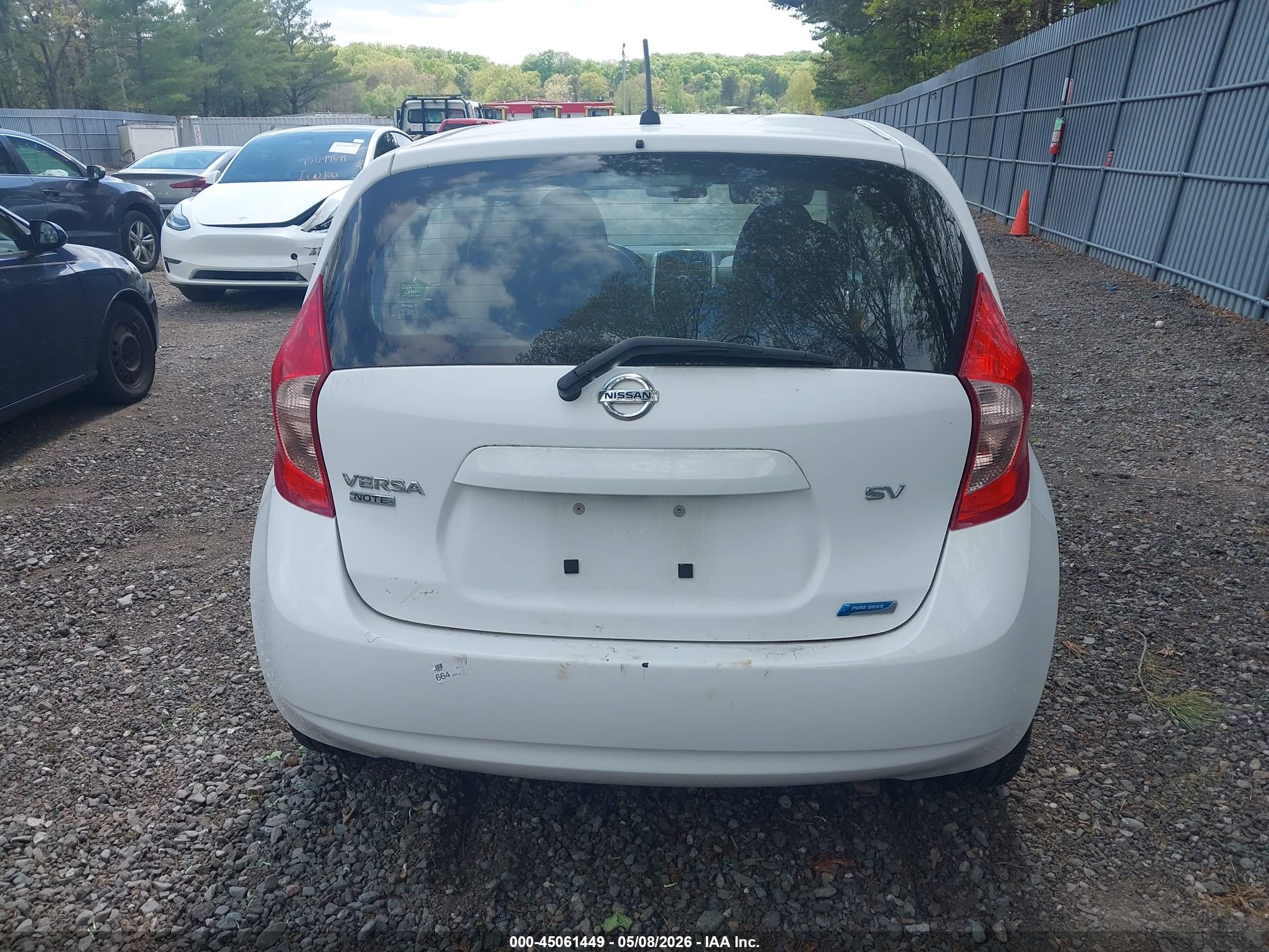 NISSAN VERSA image 6