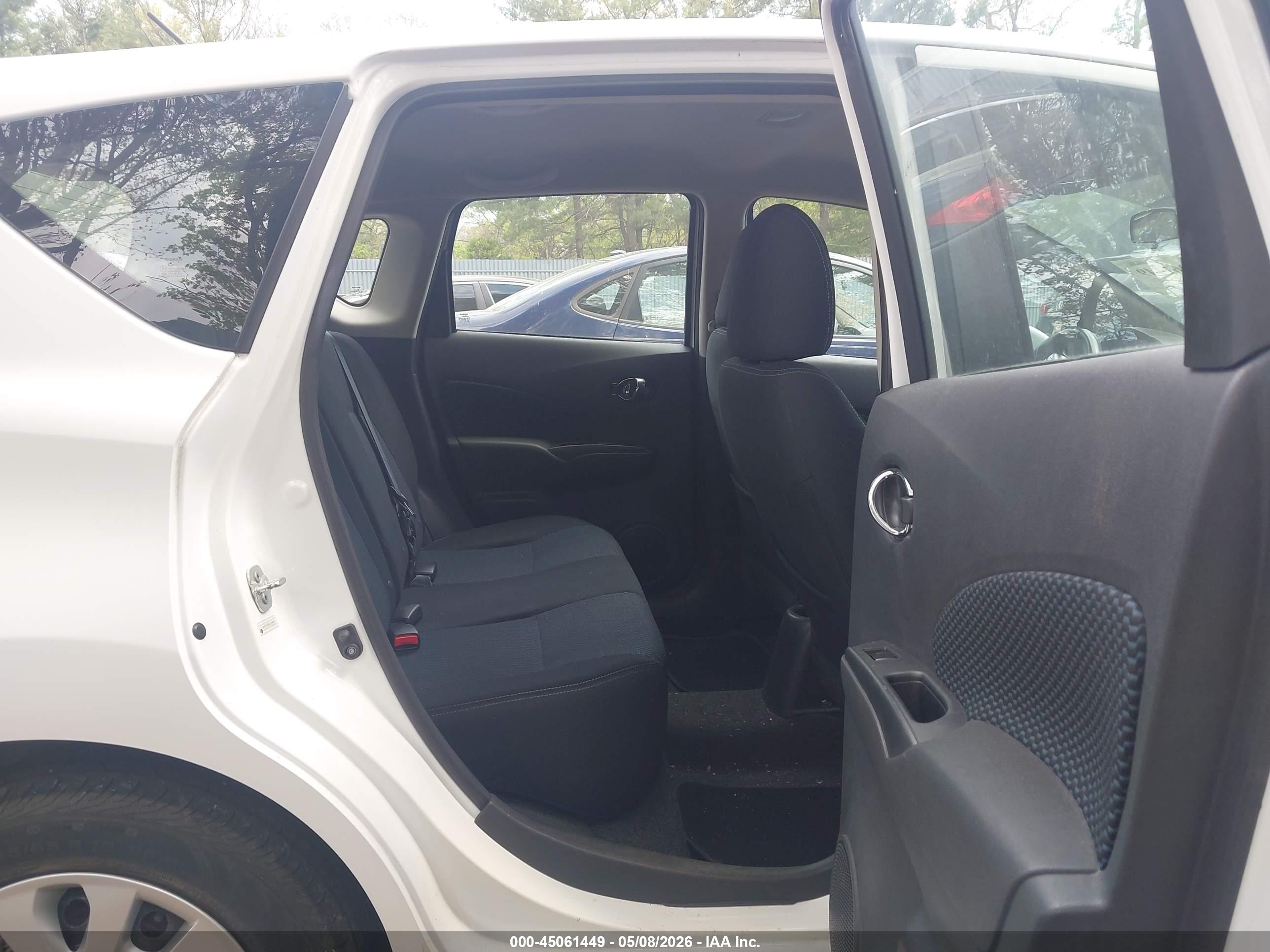 NISSAN VERSA image 8