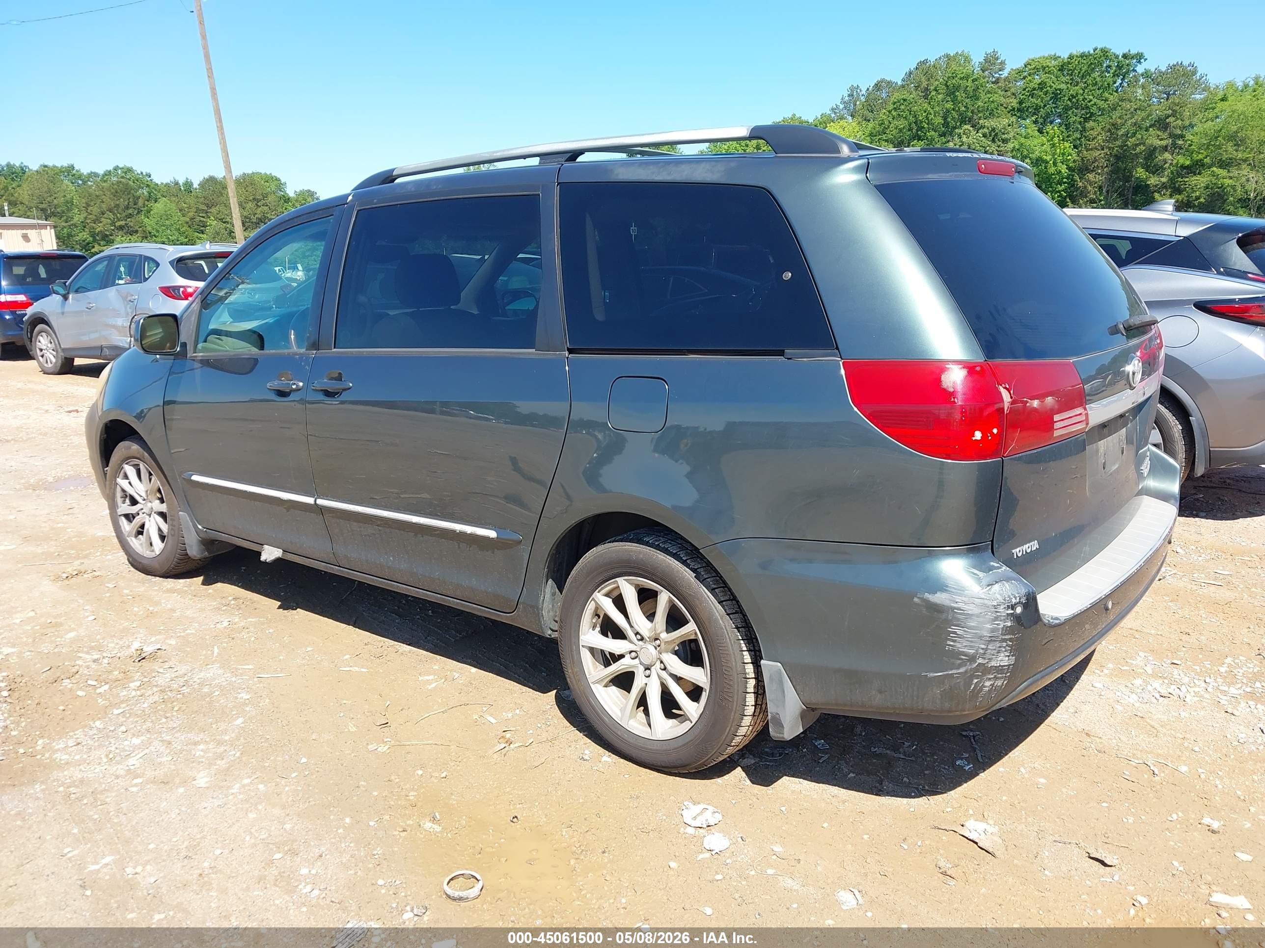 TOYOTA SIENNA image 3