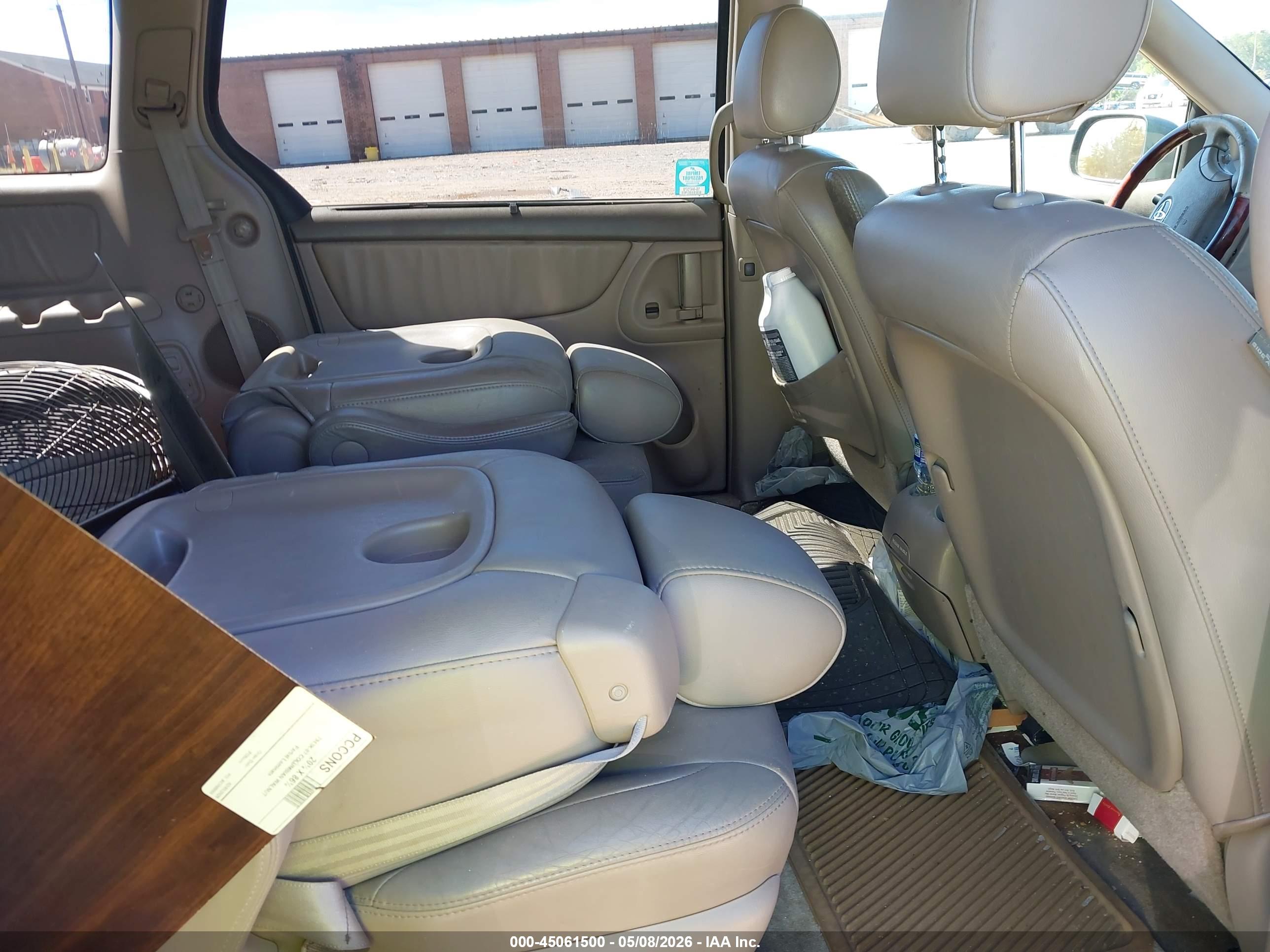 TOYOTA SIENNA image 8