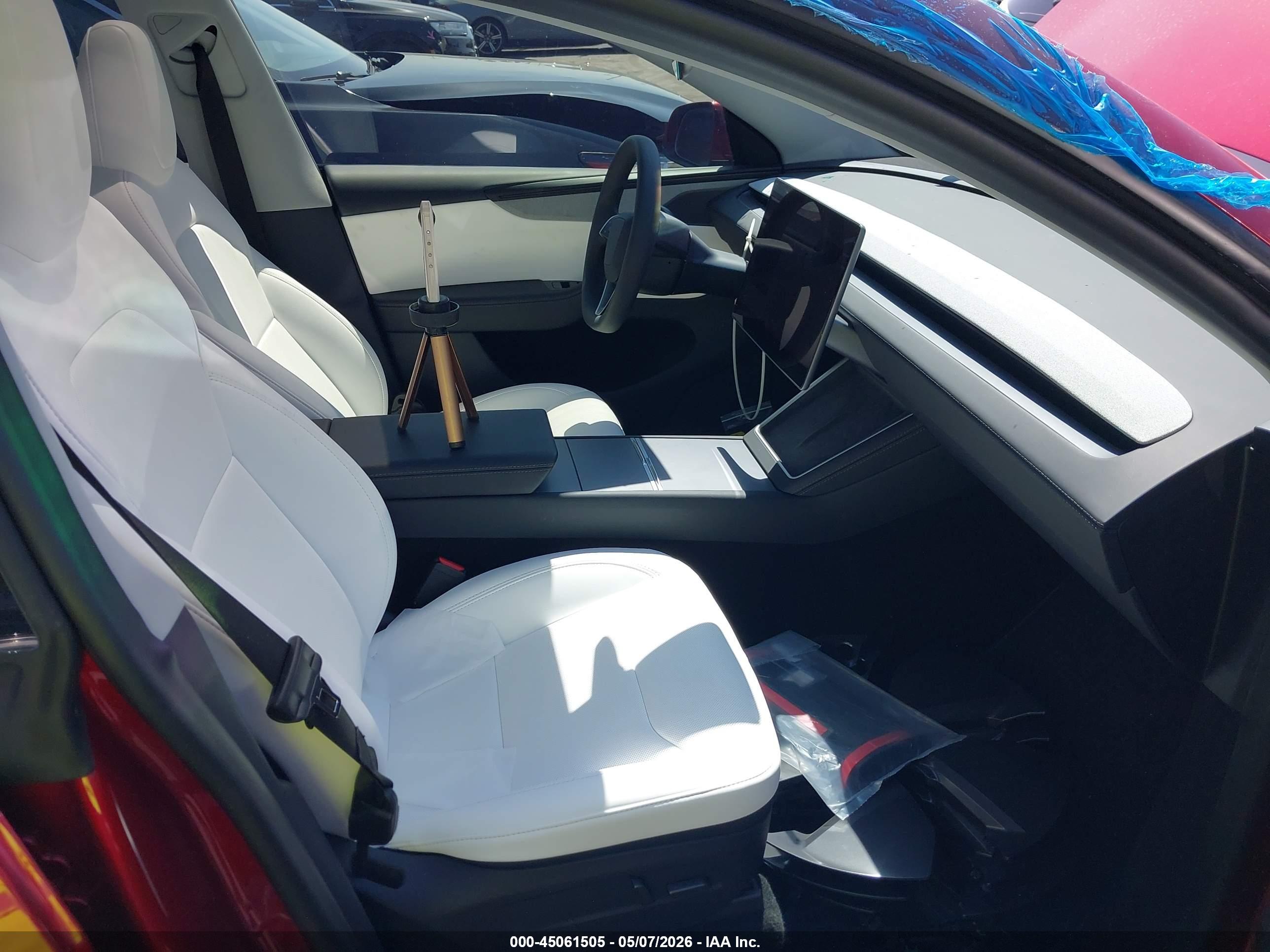 TESLA MODEL image 5