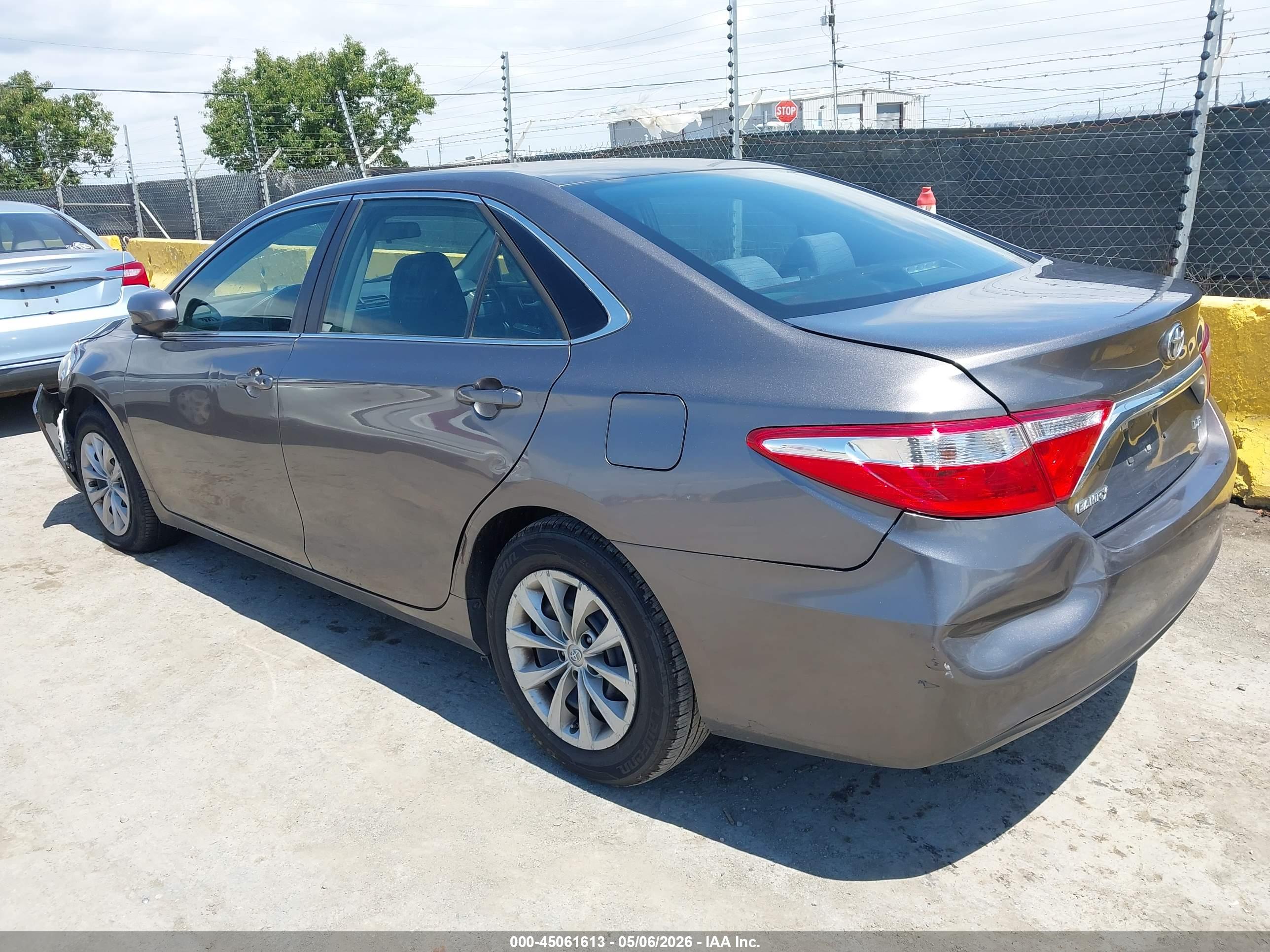 TOYOTA CAMRY image 3