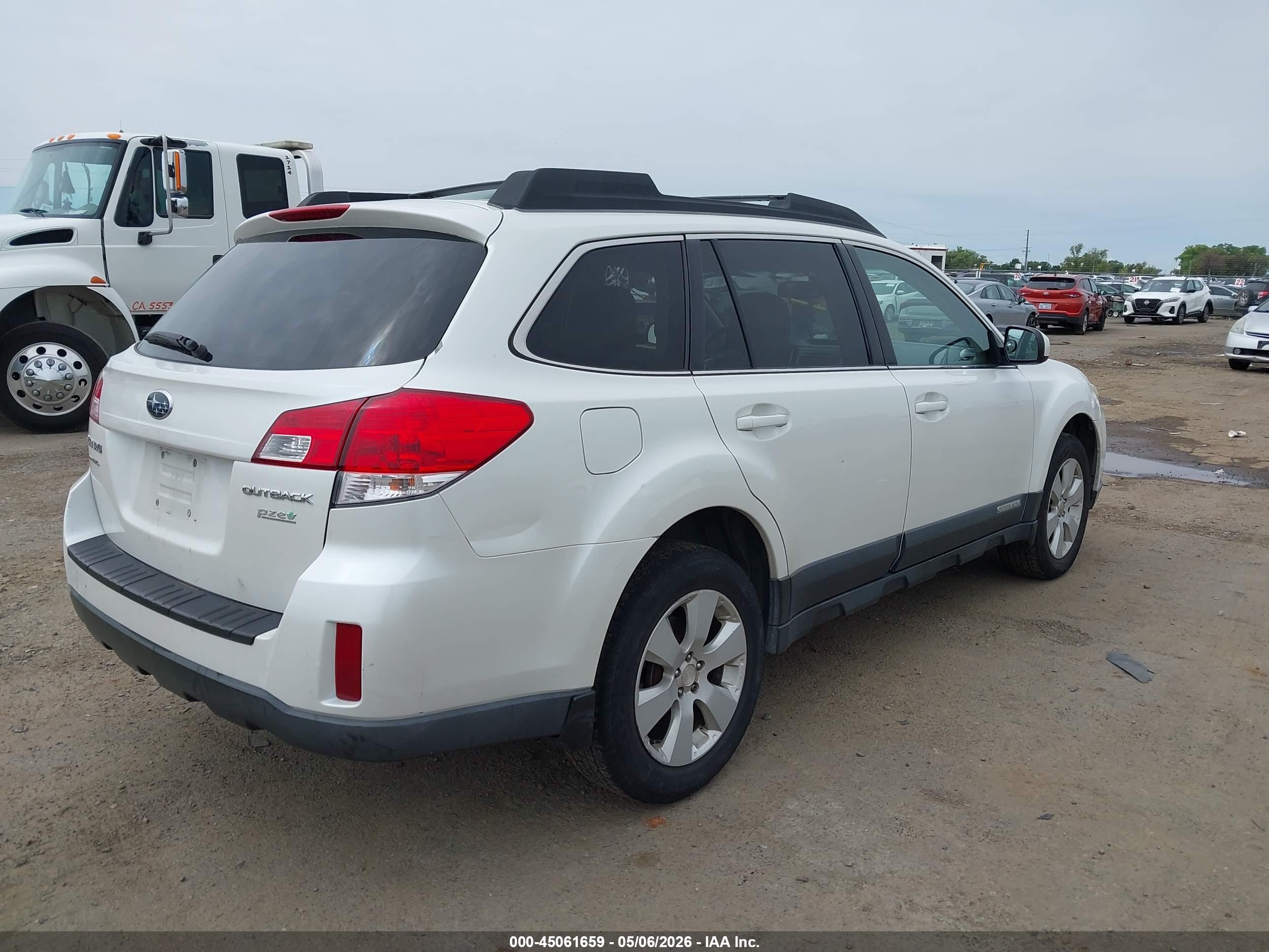 SUBARU OUTBACK image 4