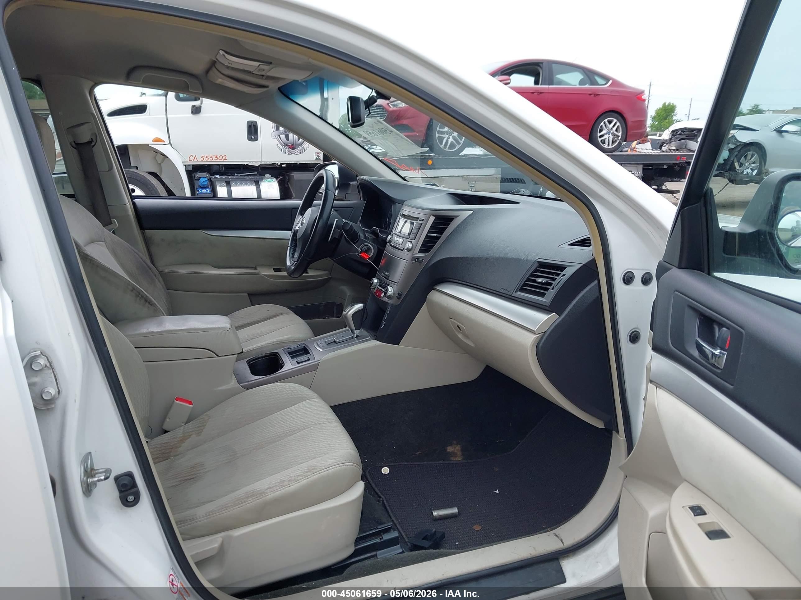 SUBARU OUTBACK image 5