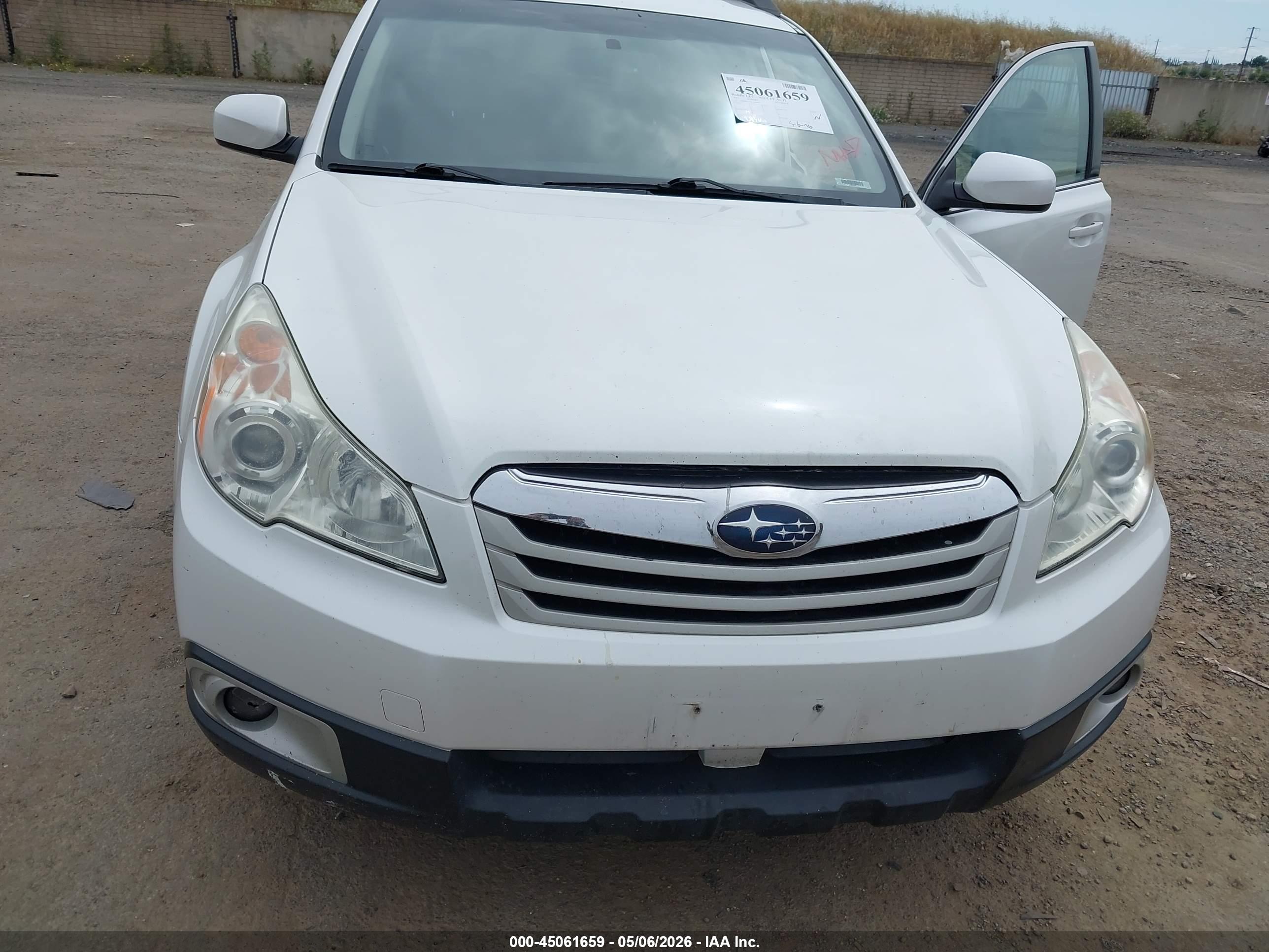 SUBARU OUTBACK image 6