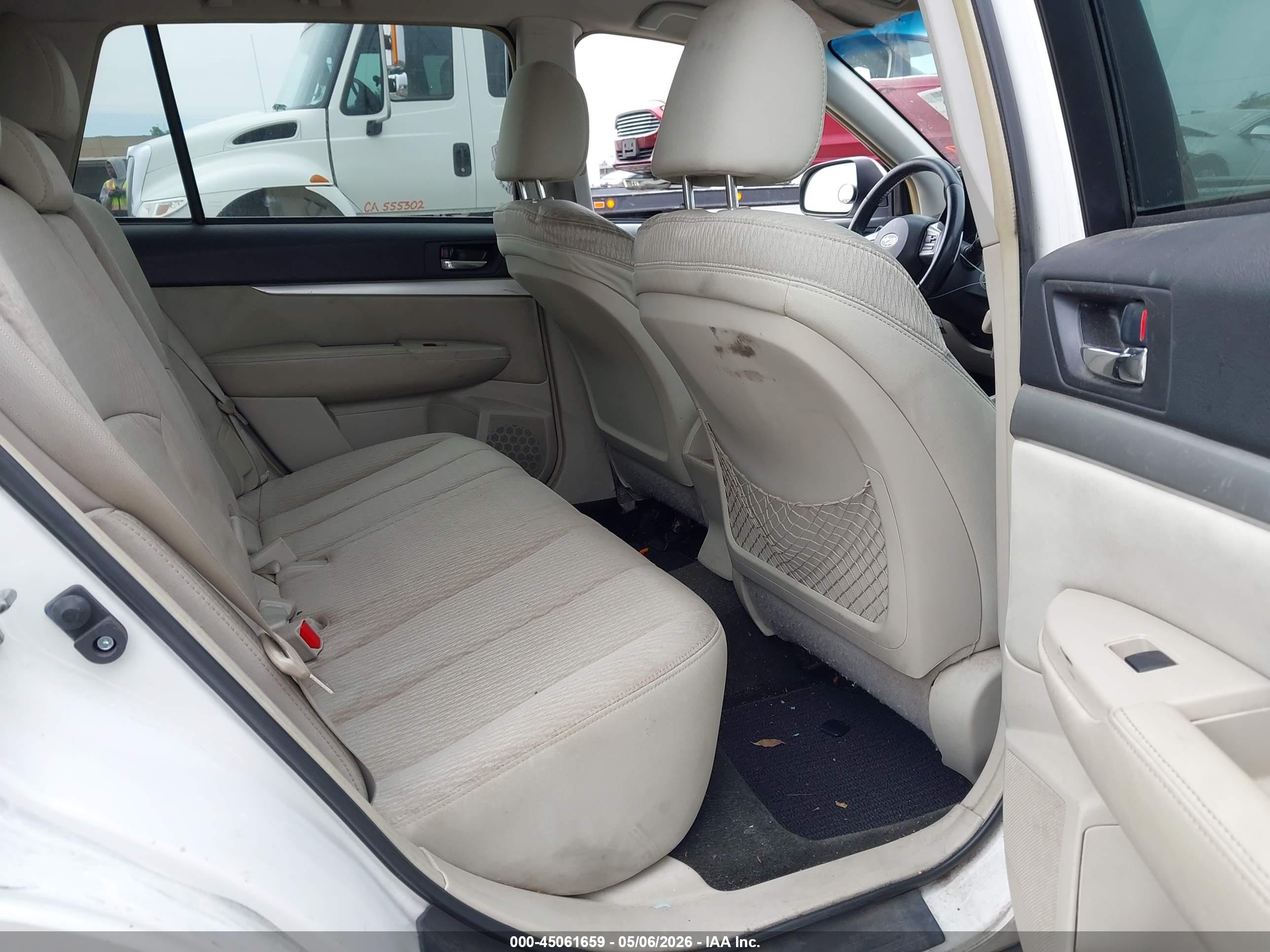 SUBARU OUTBACK image 8
